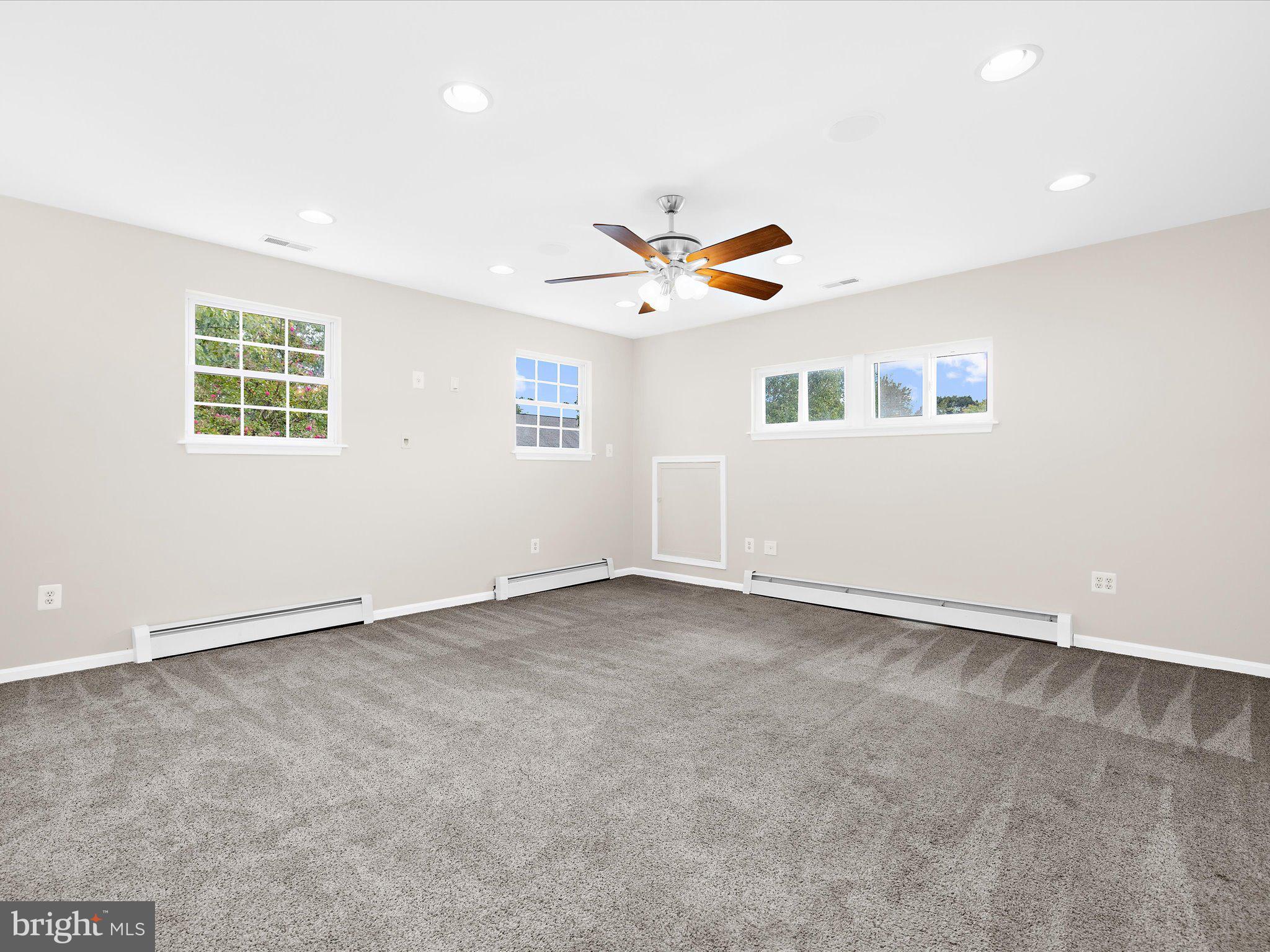 COUNTRY CLUB ESTATES - Residential