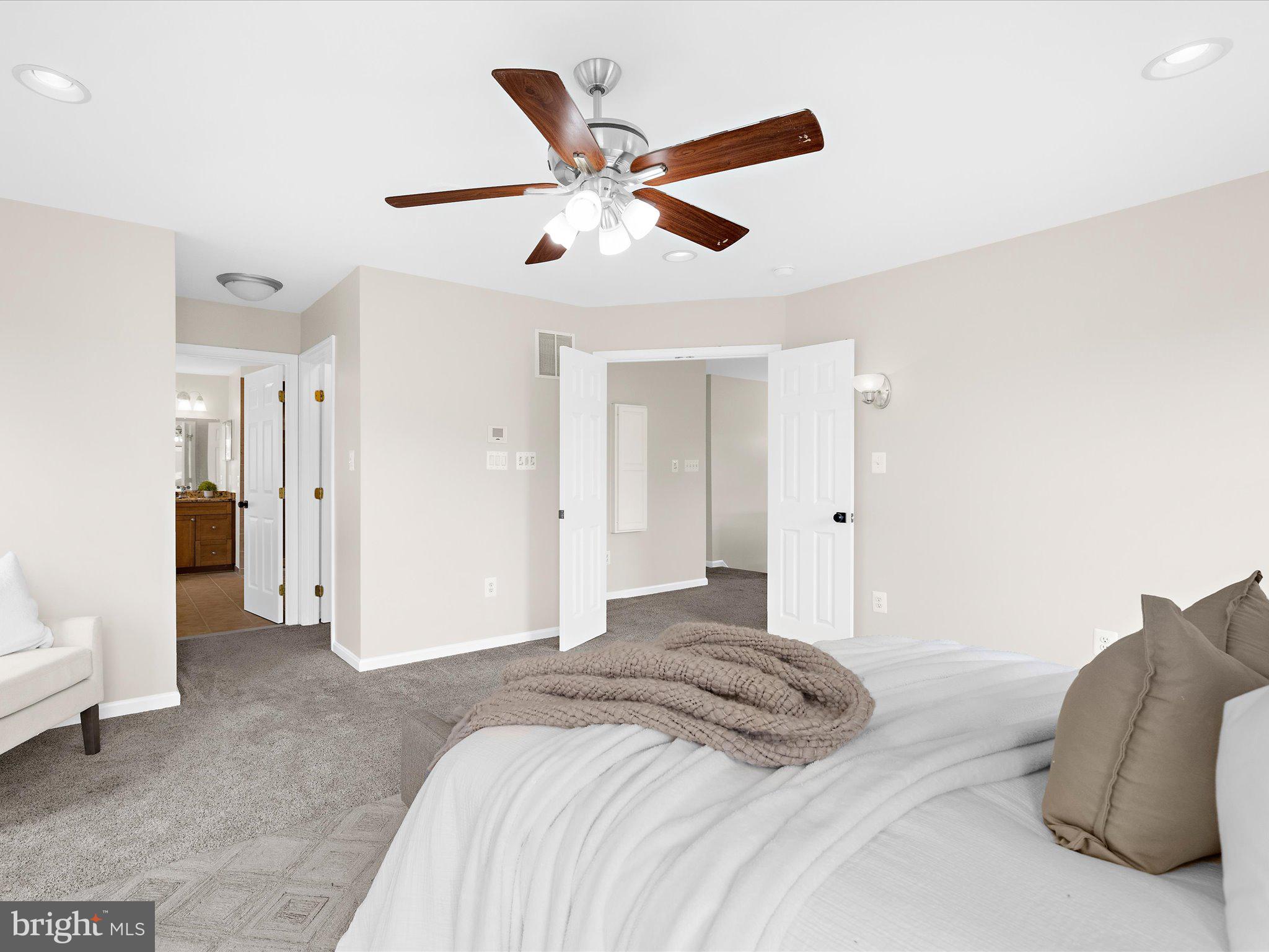 COUNTRY CLUB ESTATES - Residential