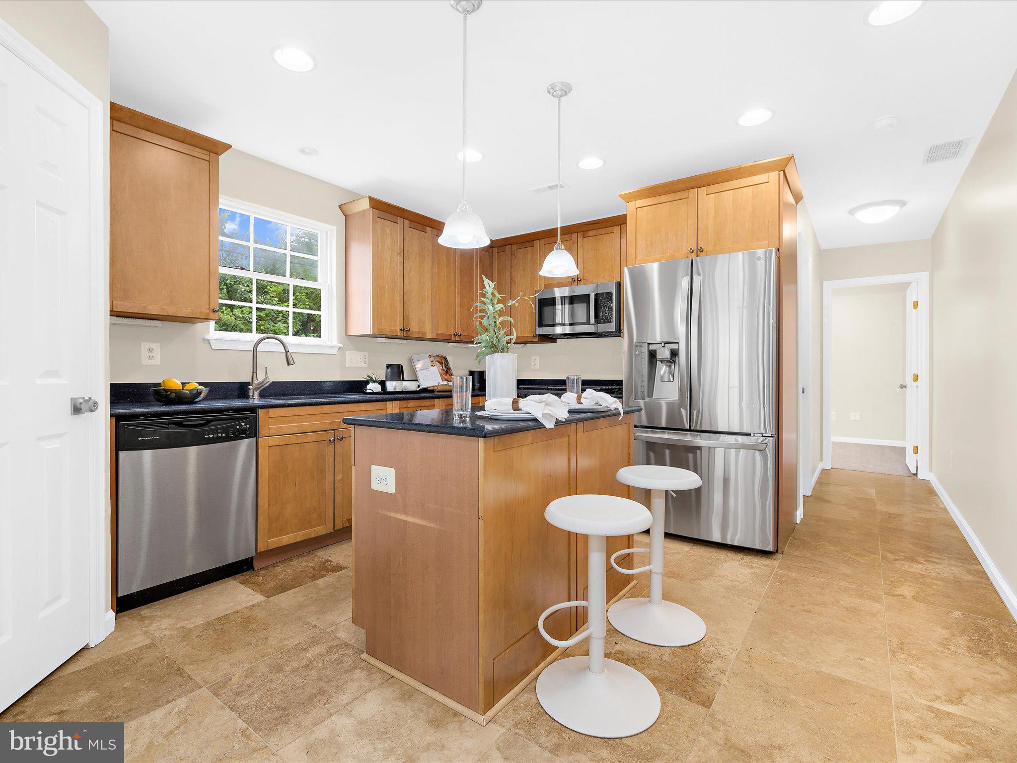 COUNTRY CLUB ESTATES - Residential