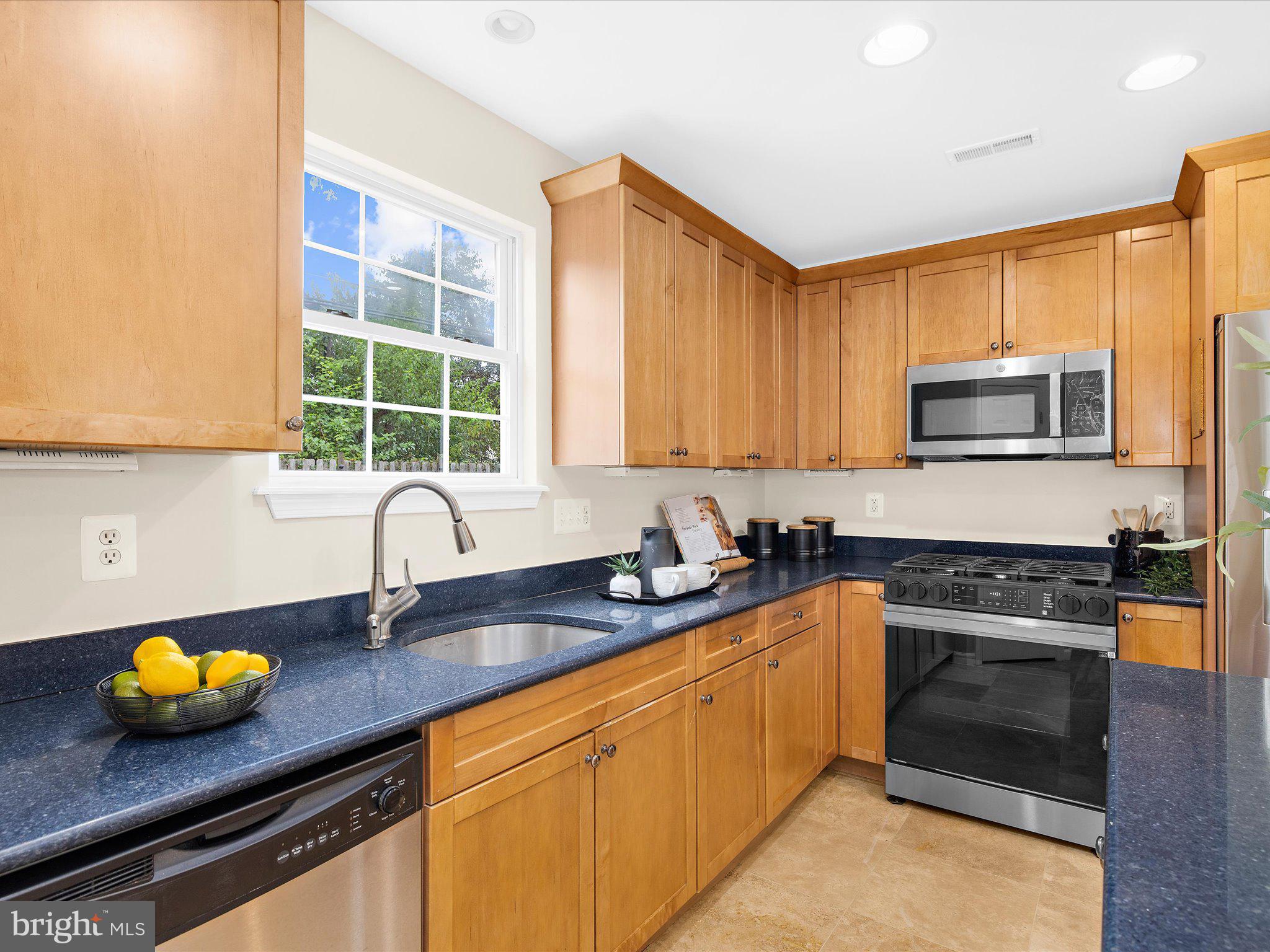 COUNTRY CLUB ESTATES - Residential