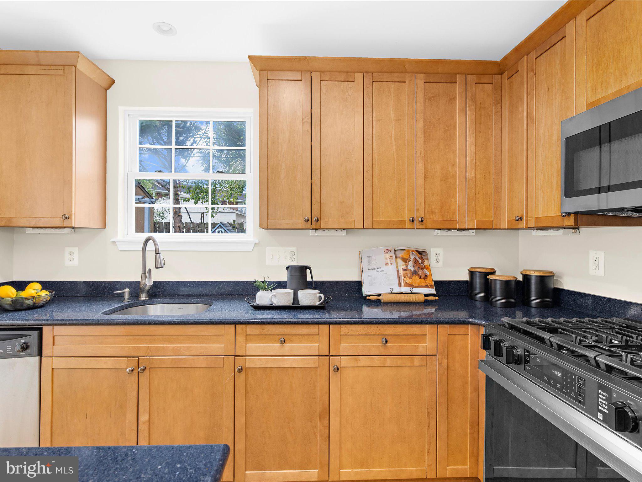 COUNTRY CLUB ESTATES - Residential