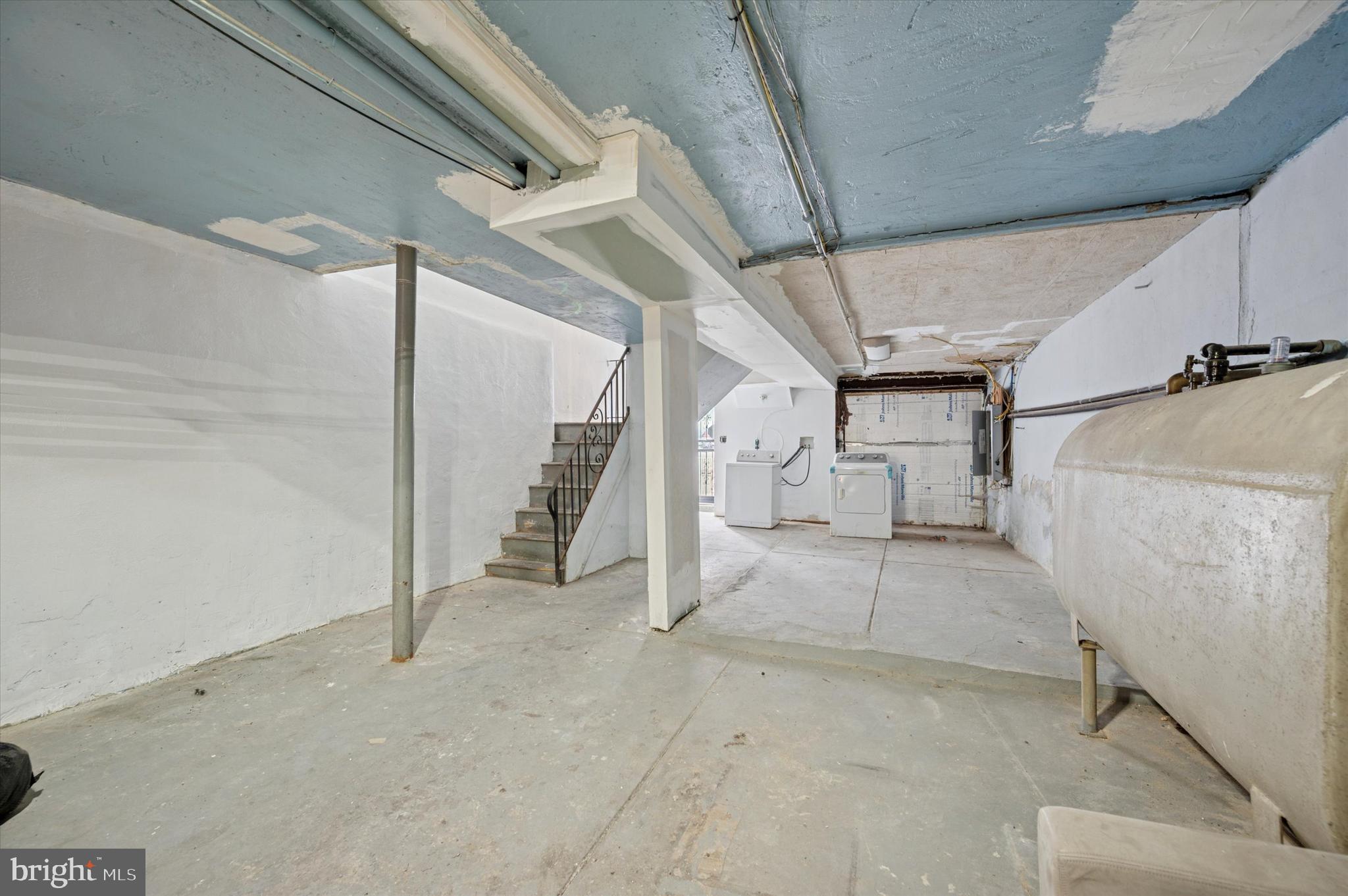 WEST OAK LANE - Residential