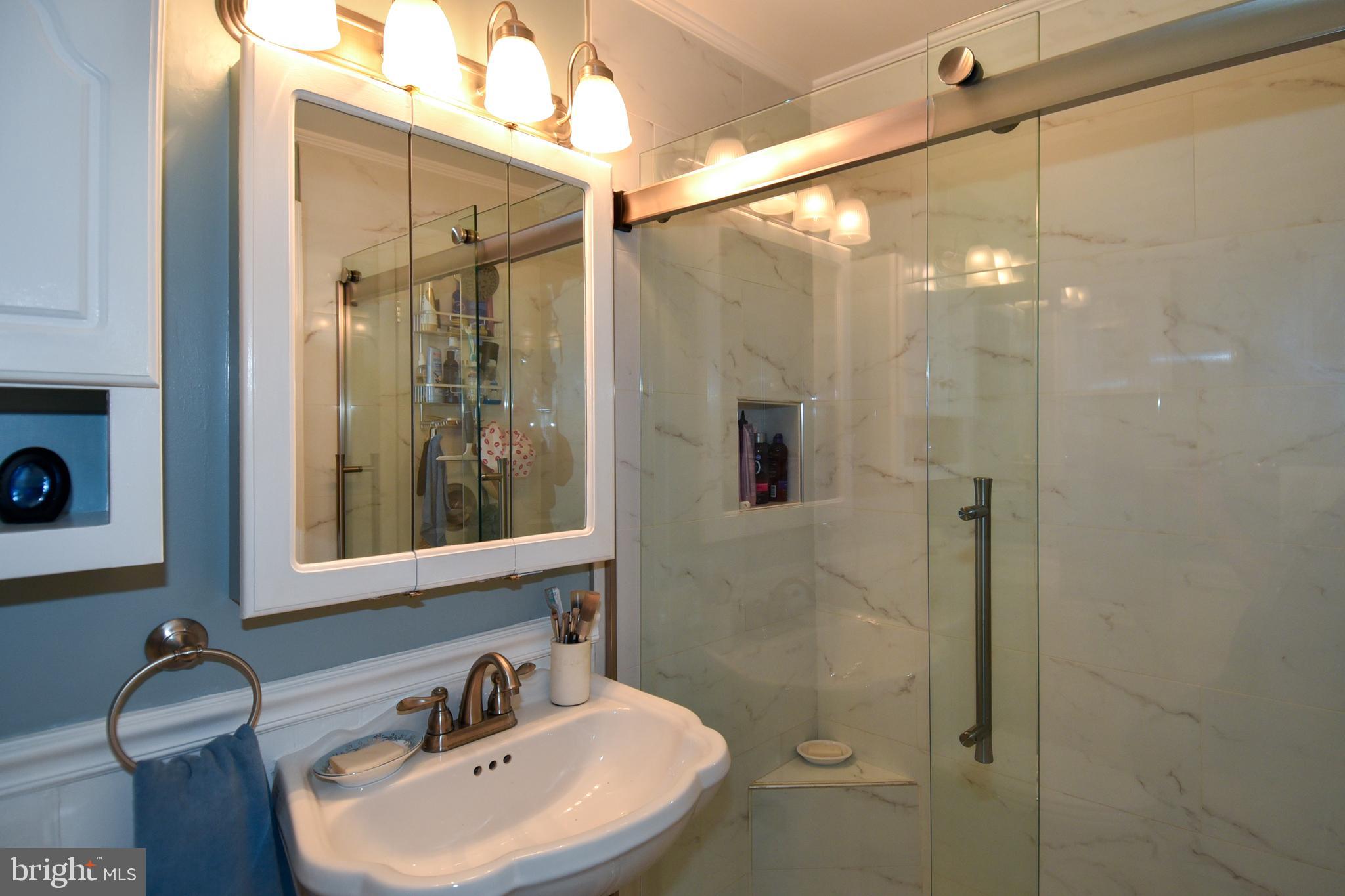 GREENWICH HILL - Residential