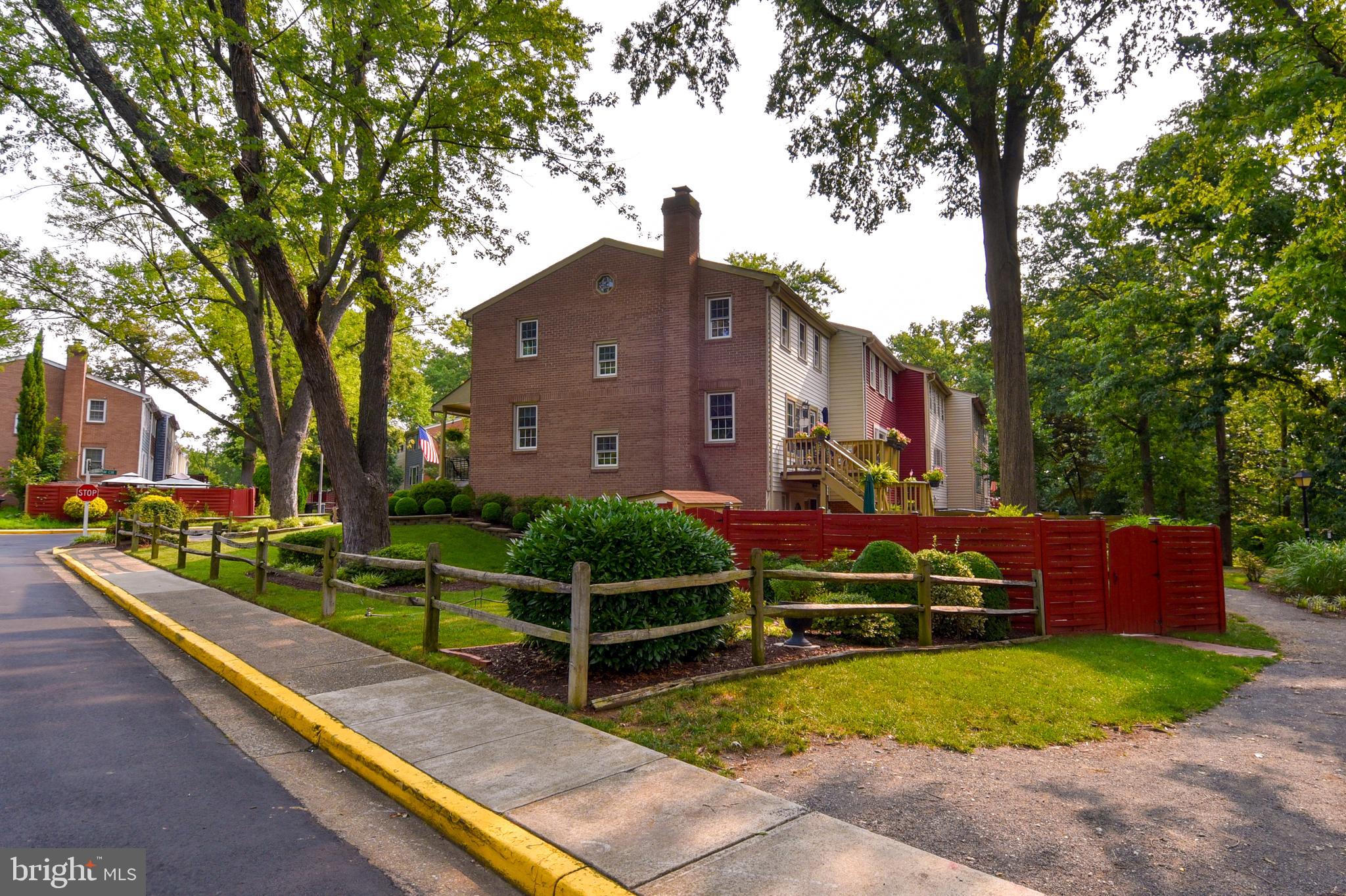 GREENWICH HILL - Residential