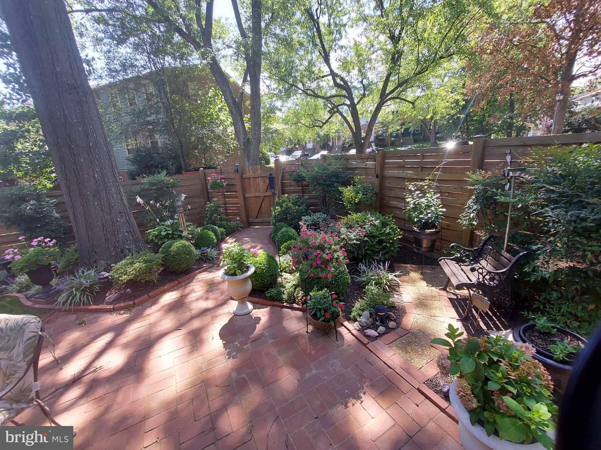 GREENWICH HILL - Residential