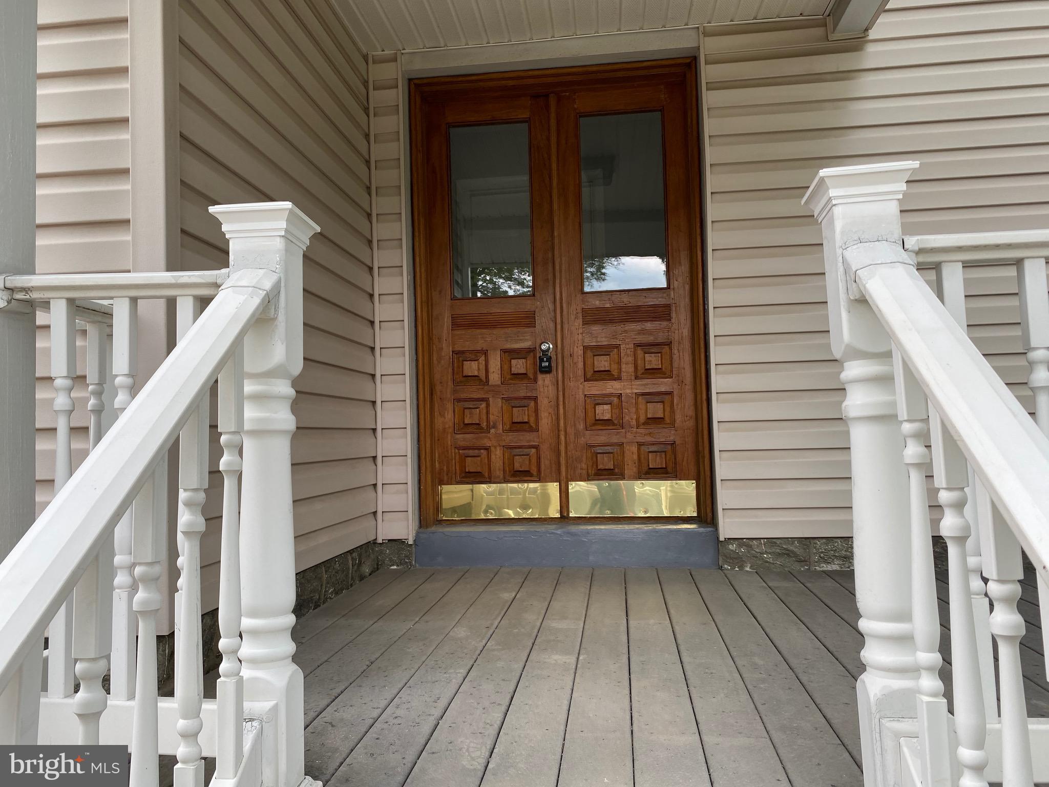 453 W LANCASTER AVENUE 1