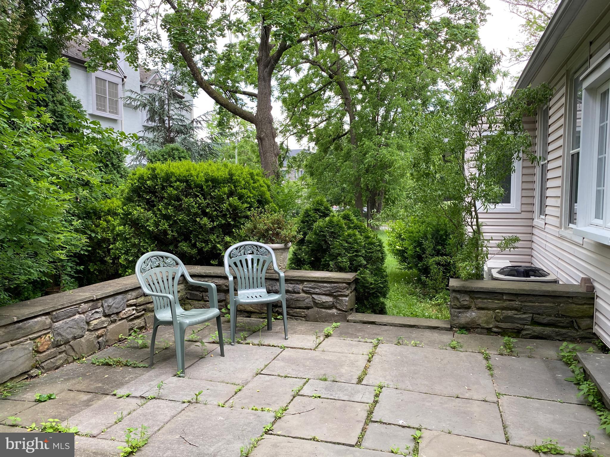 453 W LANCASTER AVENUE 1