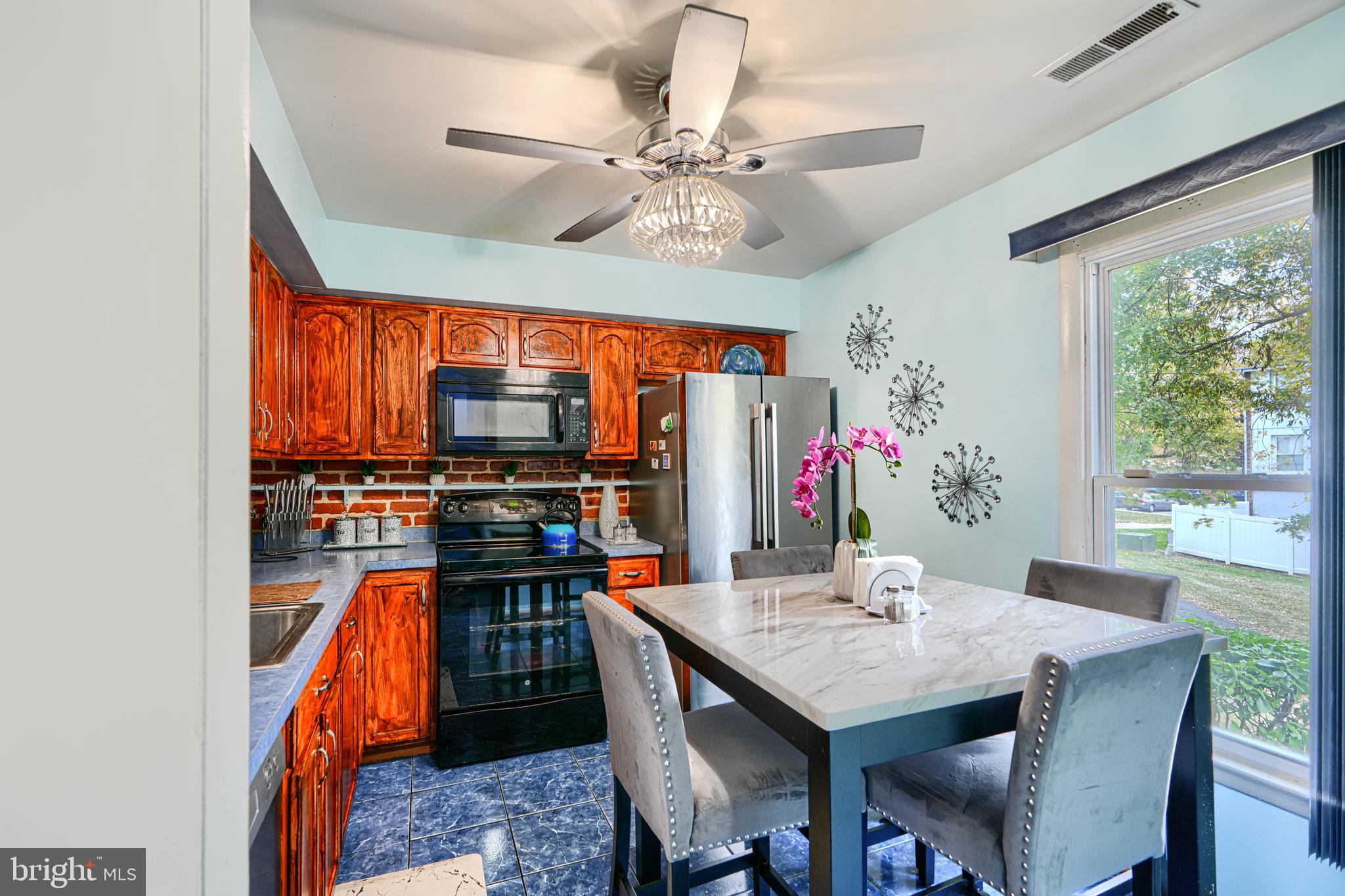 9652 CANTERBURY RIDING 184