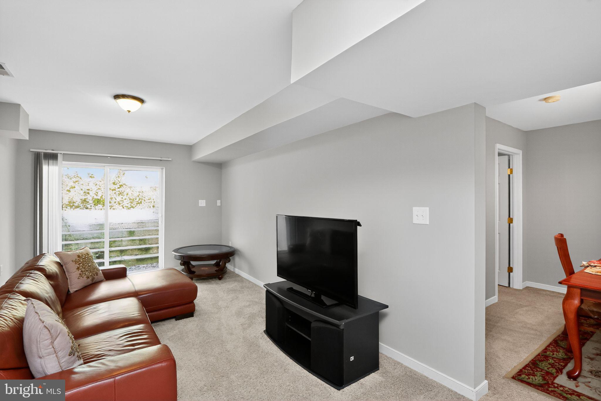 LAKE CAROLINE - Residential