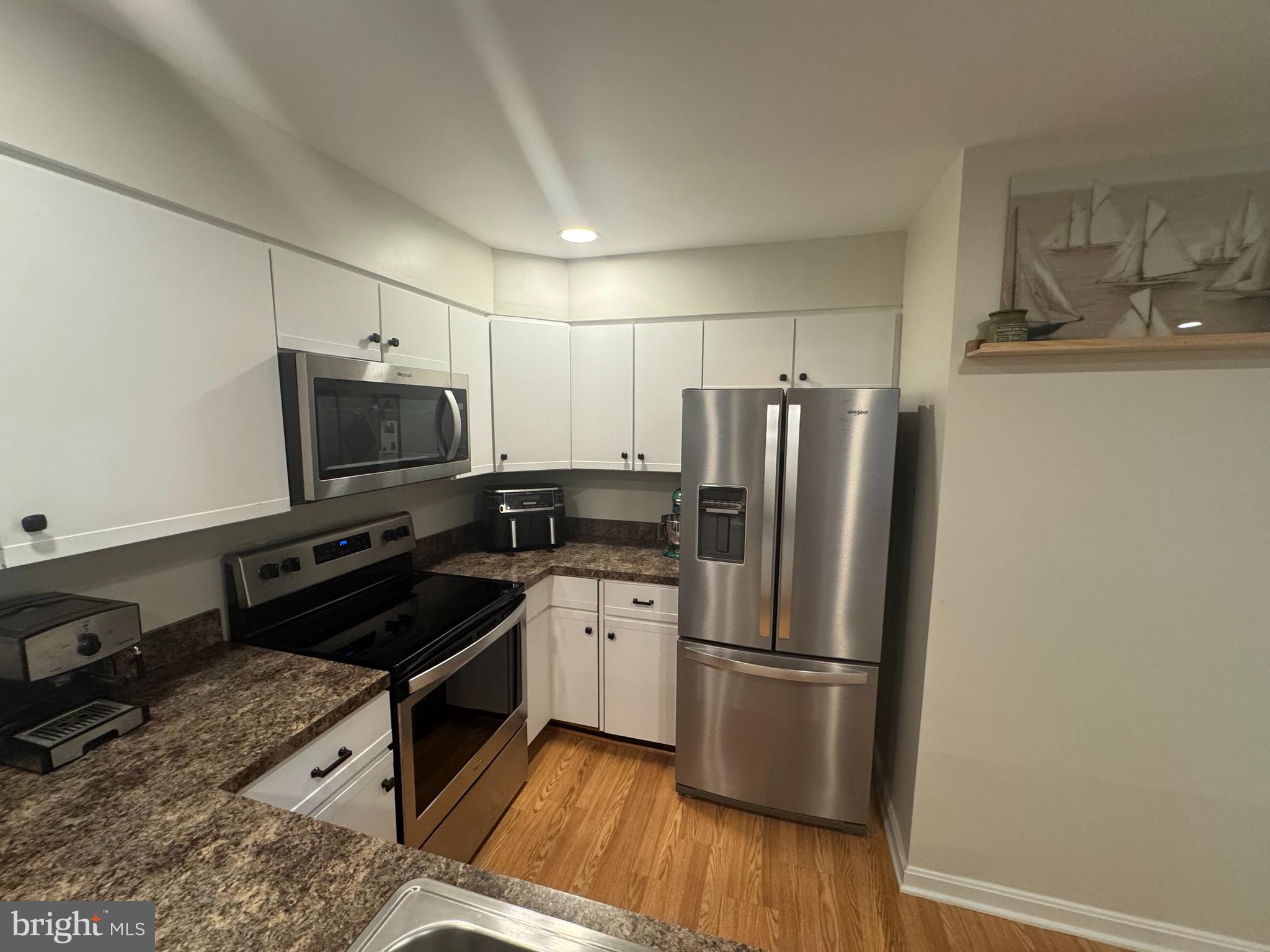 QUEENS LANDING - Residential