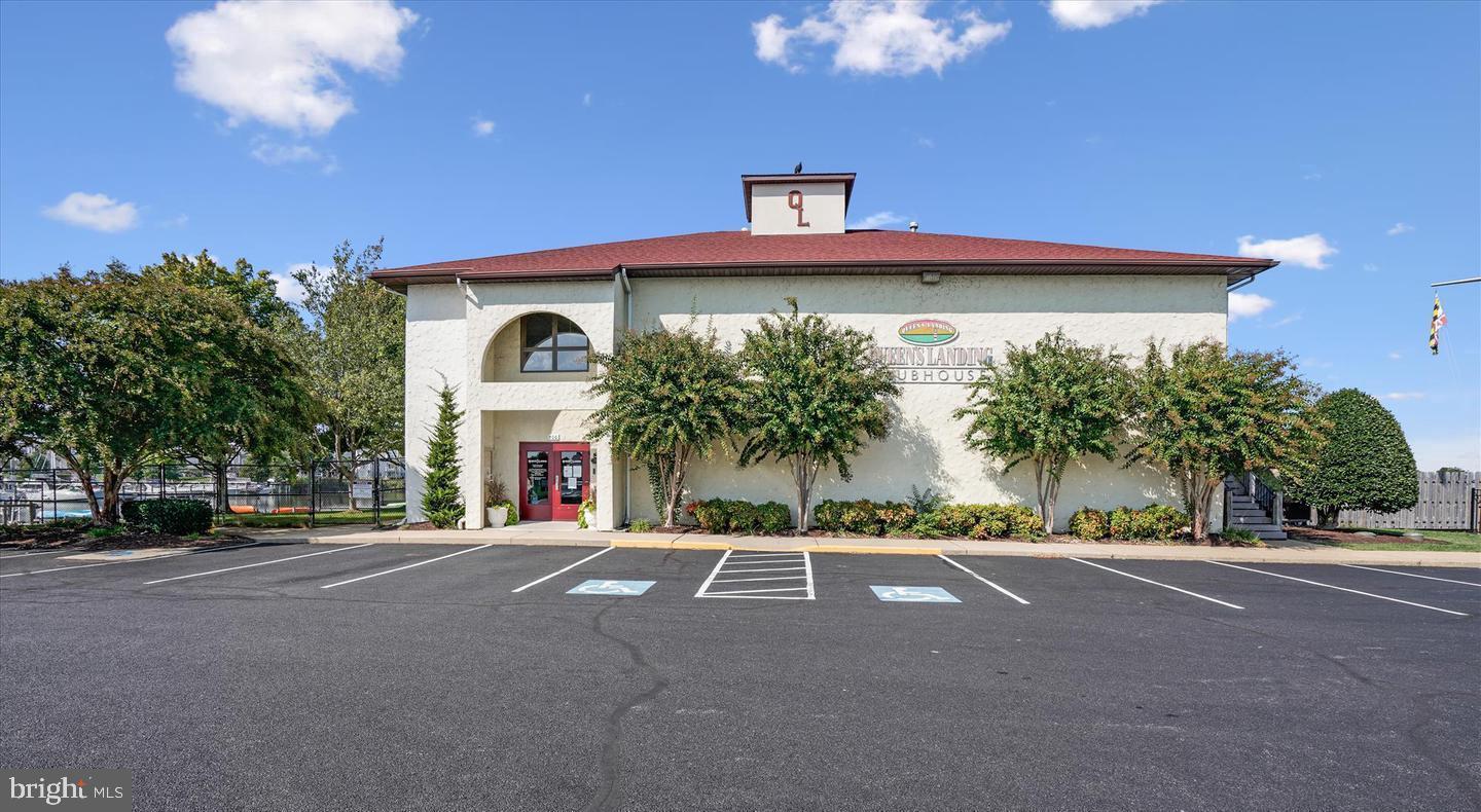 QUEENS LANDING - Residential