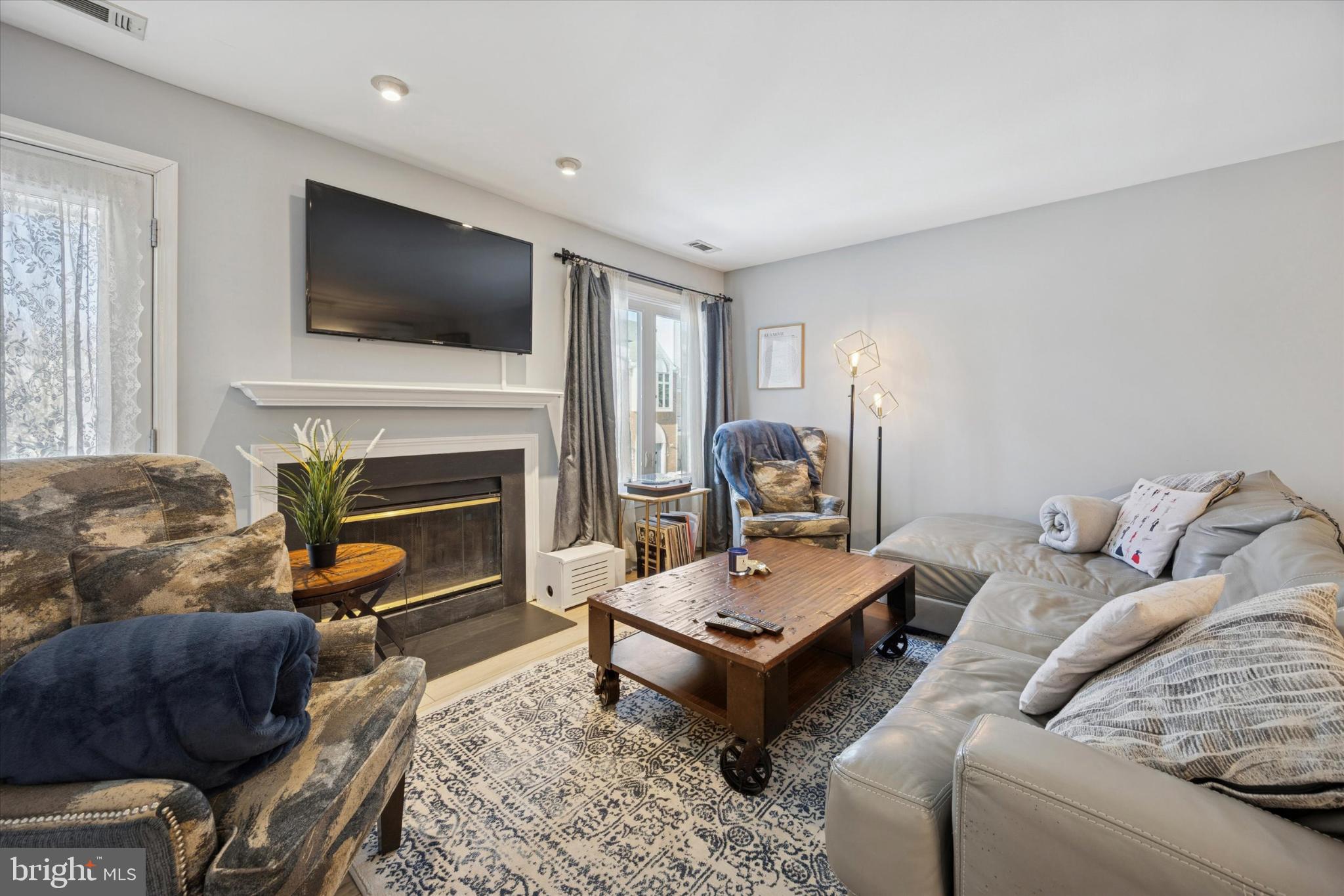 CRESTWOOD CONDO - Residential