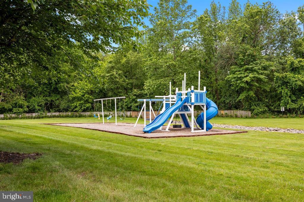 CRESTWOOD CONDO - Residential