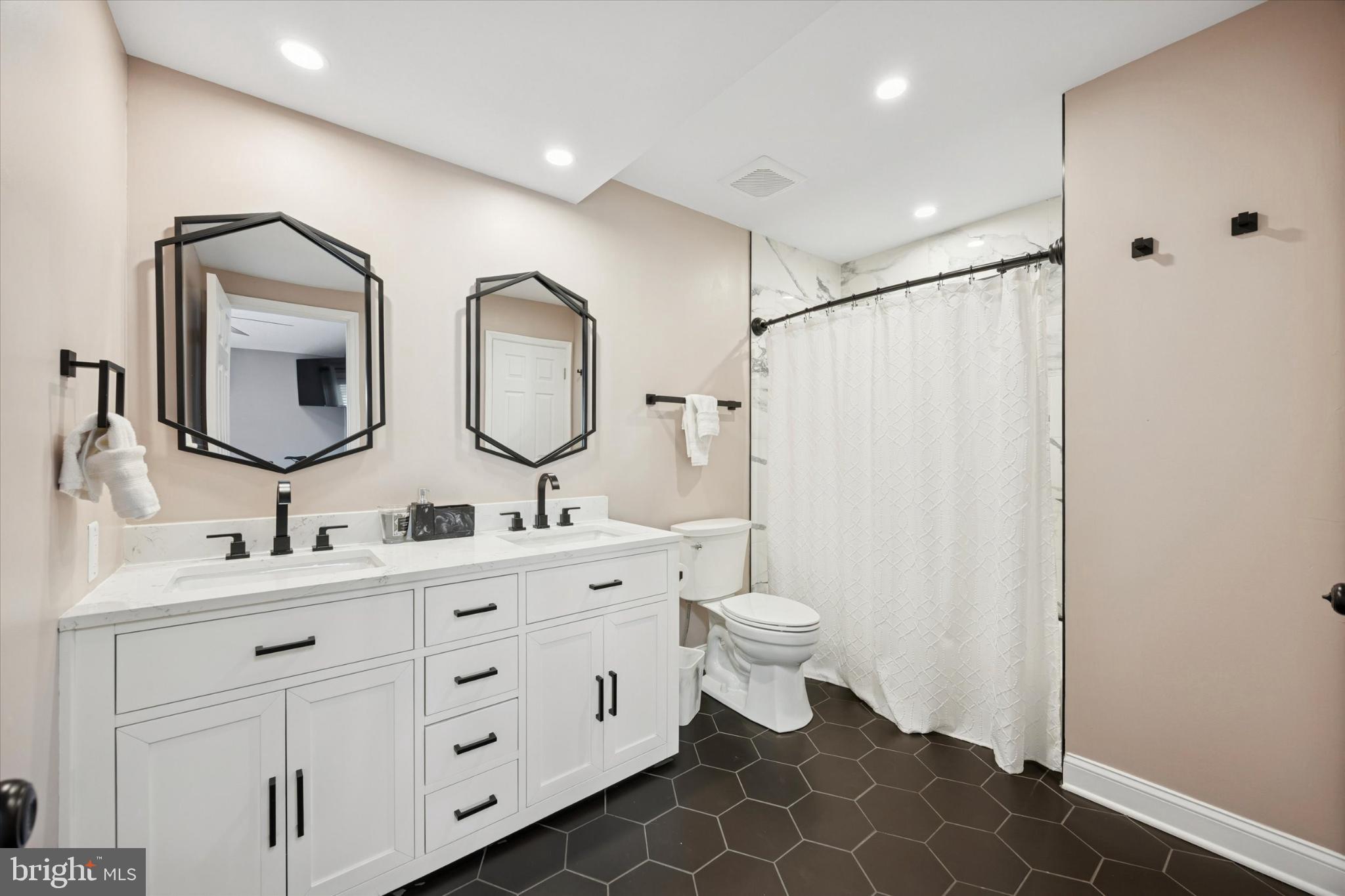 CRESTWOOD CONDO - Residential