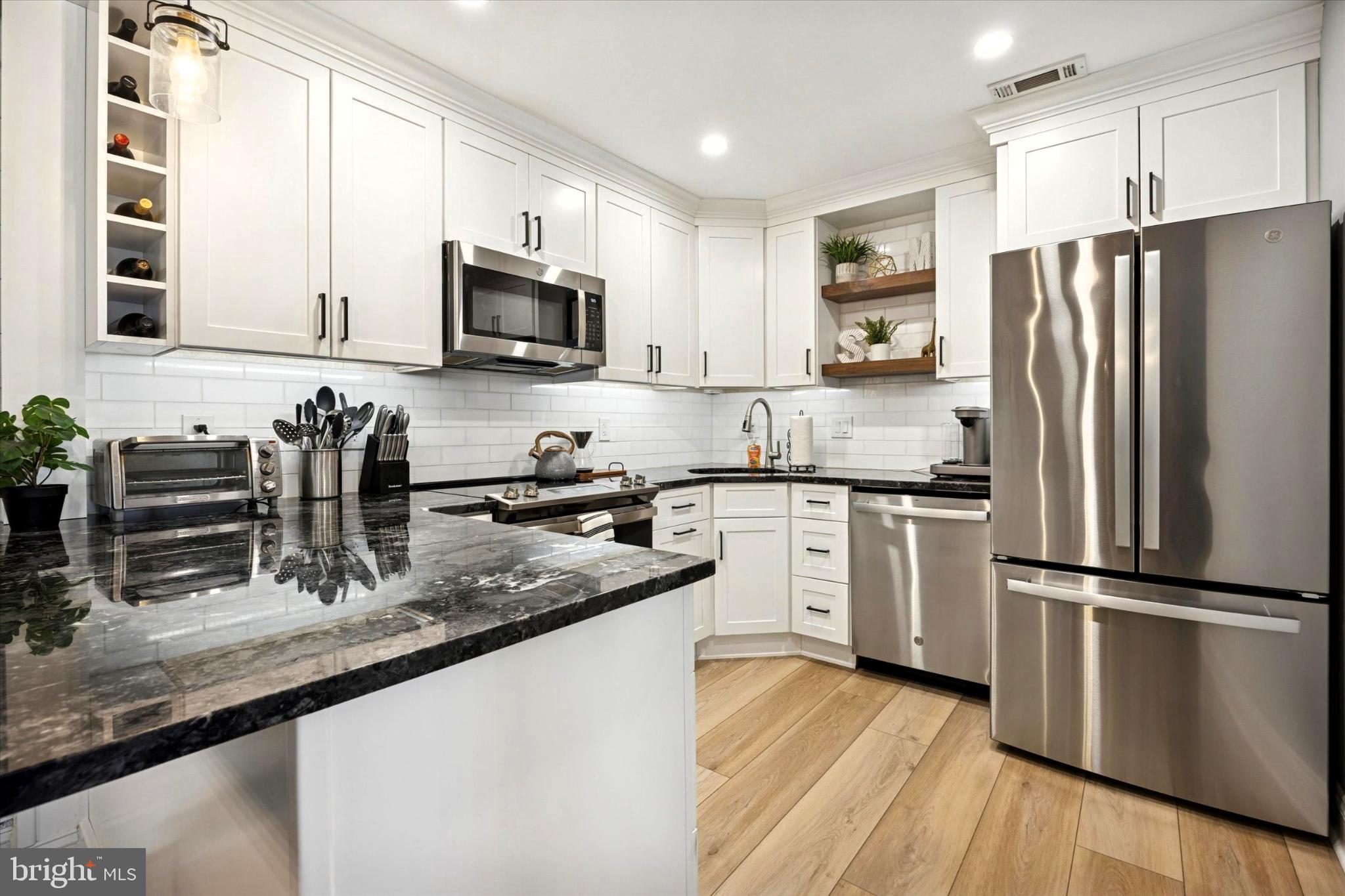 CRESTWOOD CONDO - Residential