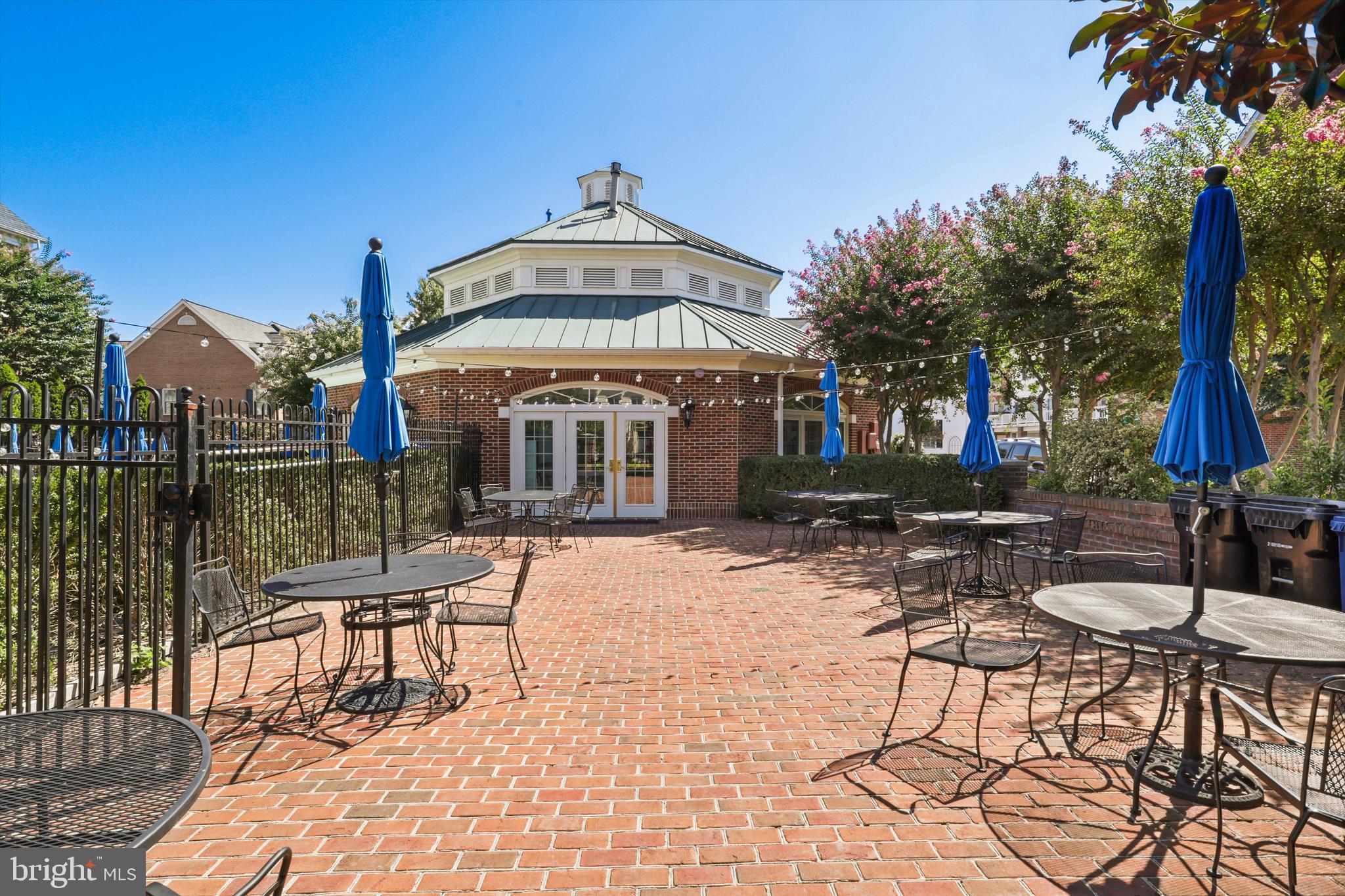 1410 ROUNDHOUSE LANE