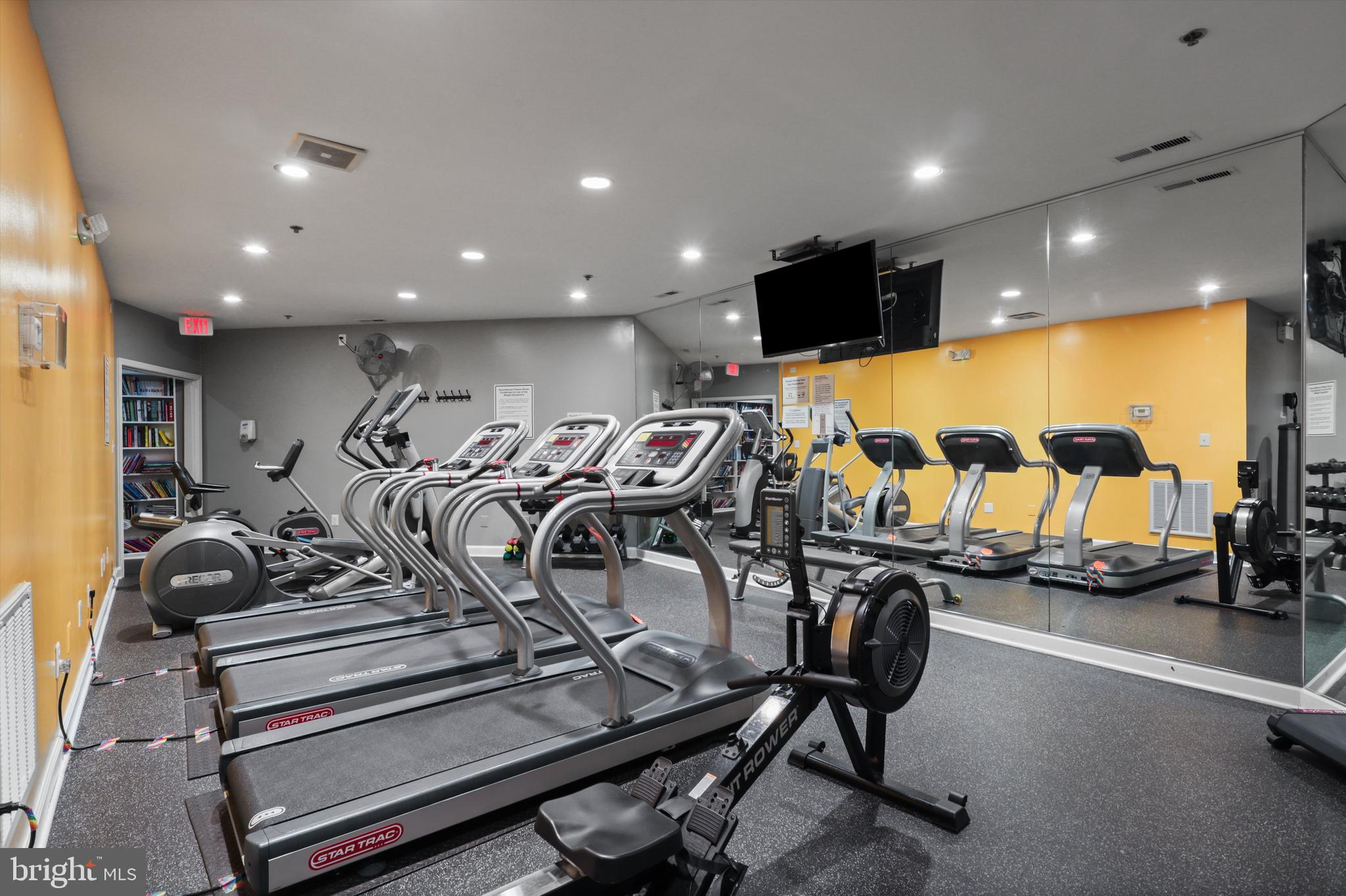 1410 ROUNDHOUSE LANE