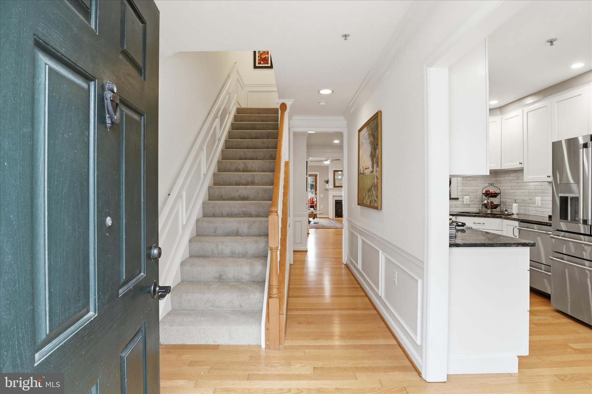 1410 ROUNDHOUSE LANE