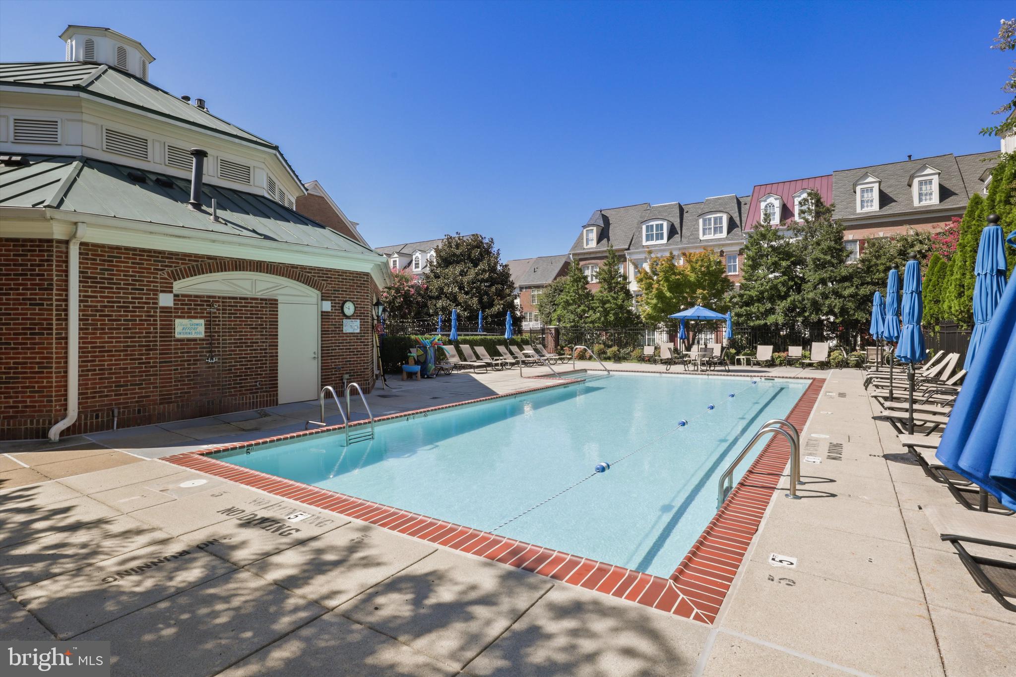 1410 ROUNDHOUSE LANE