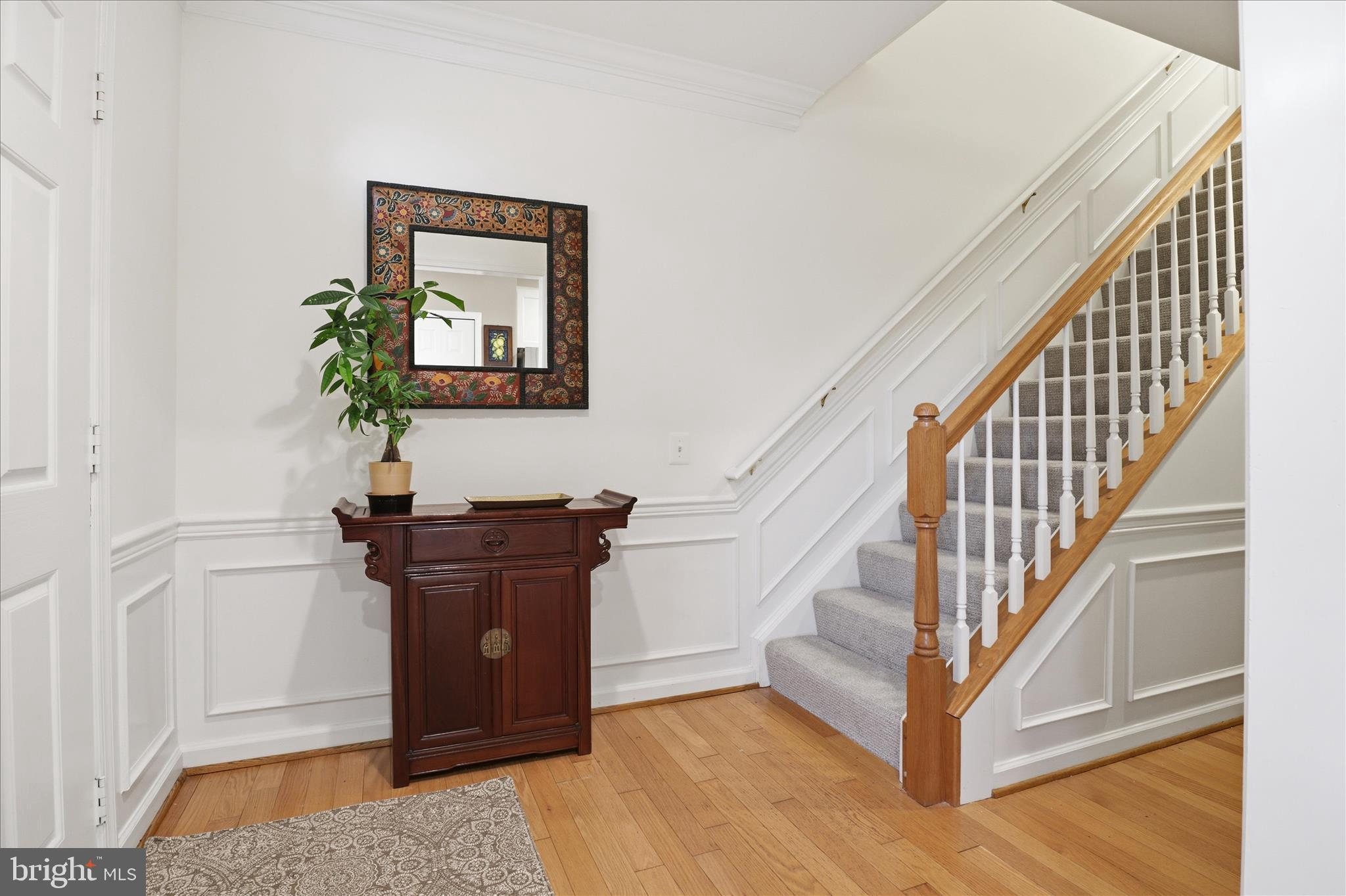 1410 ROUNDHOUSE LANE