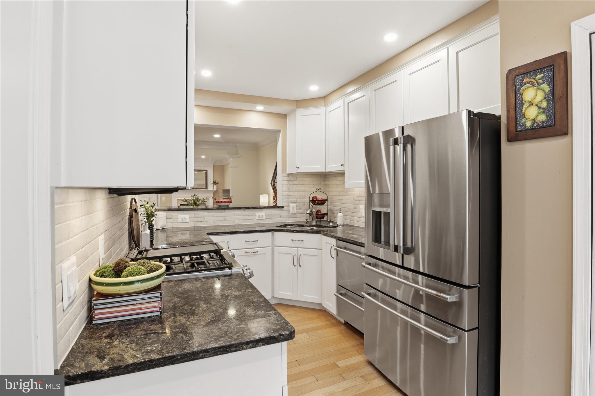 1410 ROUNDHOUSE LANE