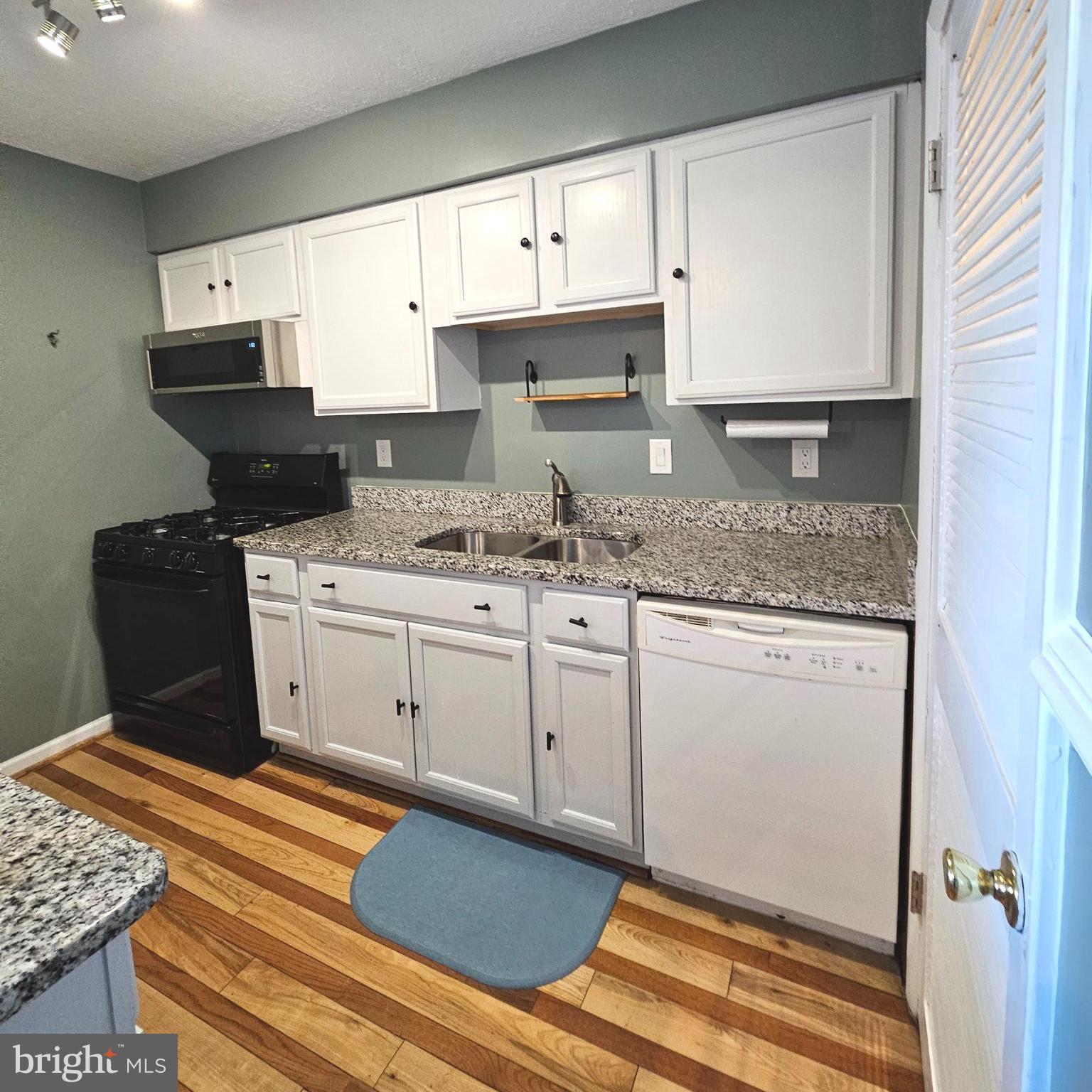 CHERRYDALE - Residential Lease