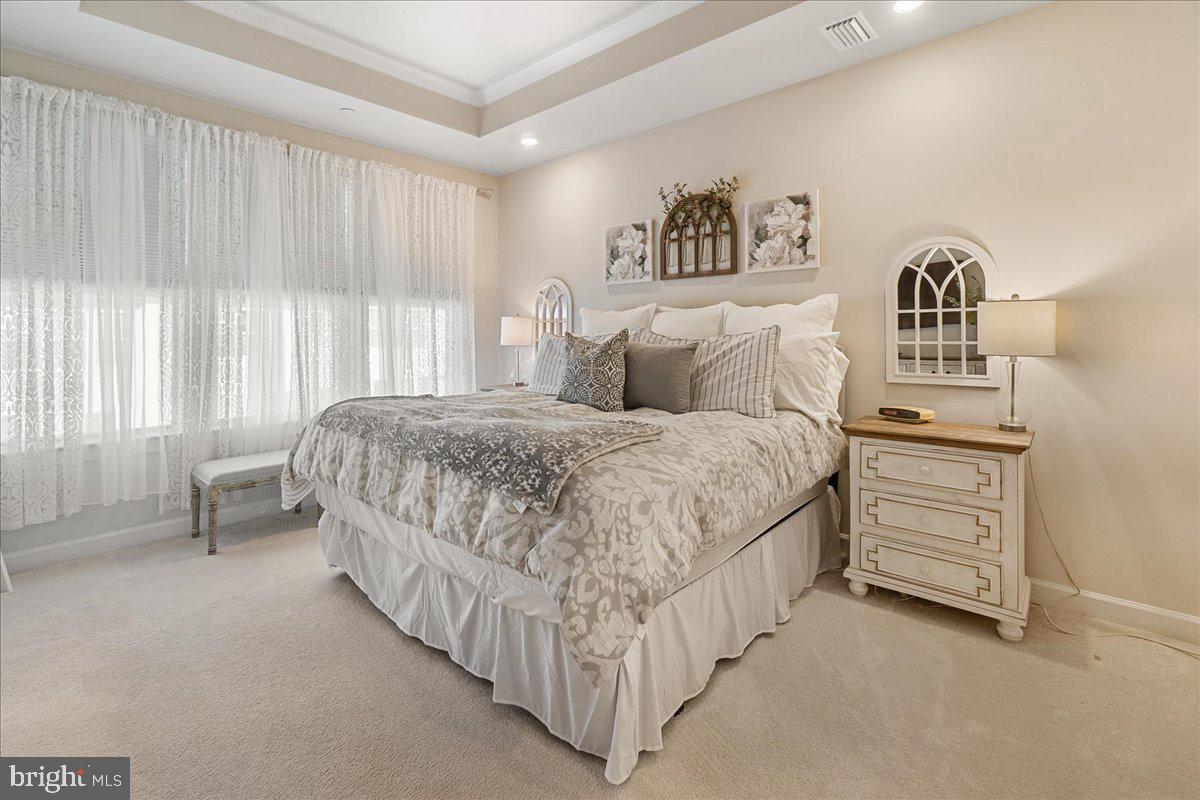 LAKE LINGANORE TOWN CENTER - Residential