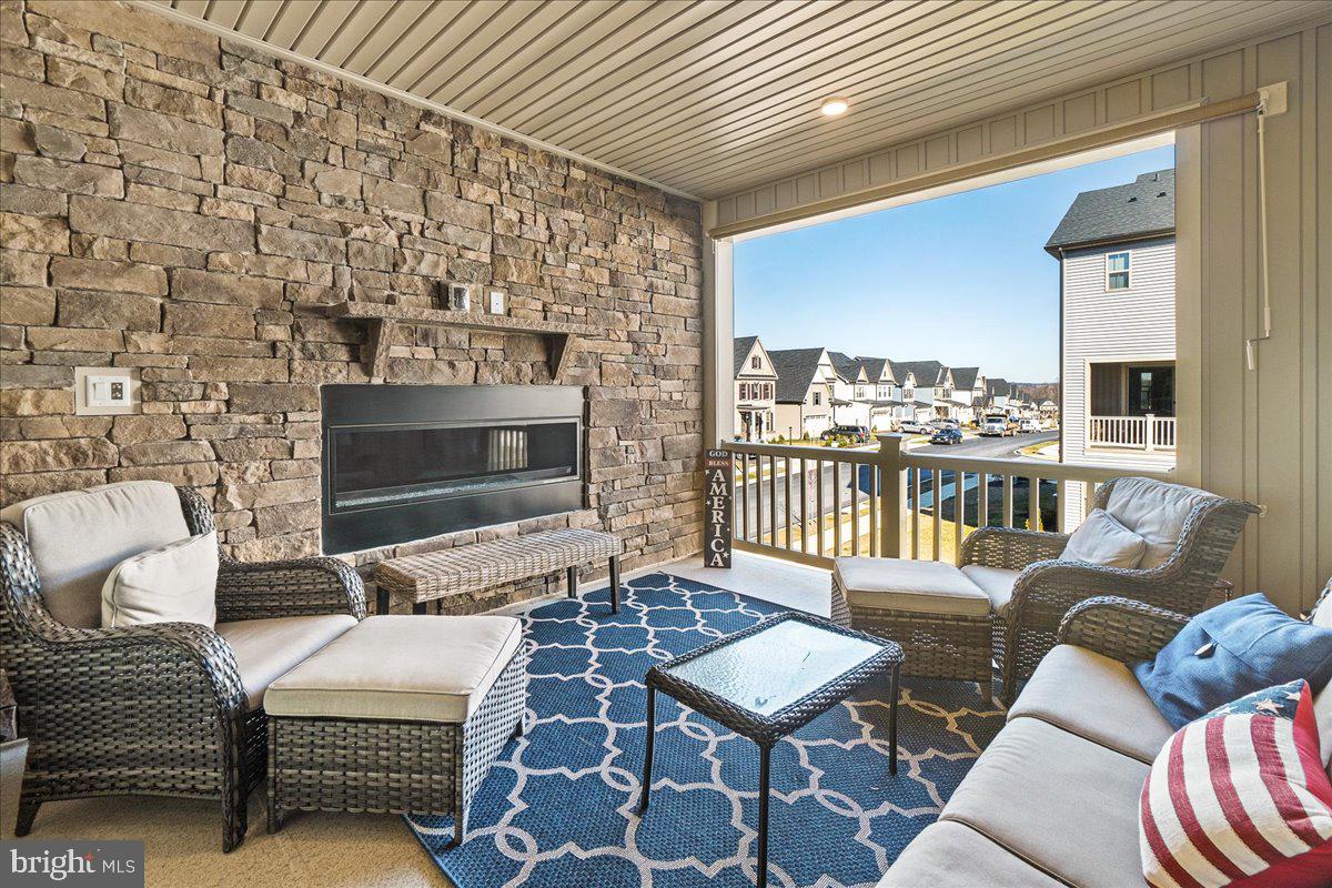 LAKE LINGANORE TOWN CENTER - Residential