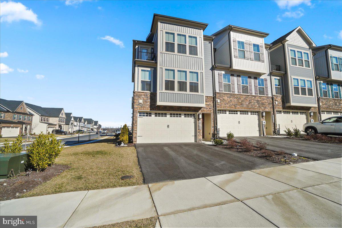 LAKE LINGANORE TOWN CENTER - Residential