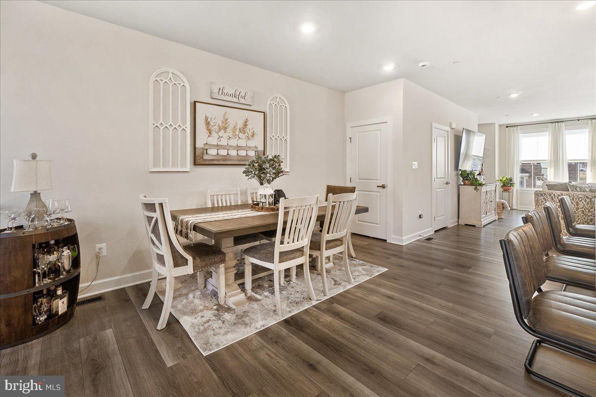 LAKE LINGANORE TOWN CENTER - Residential