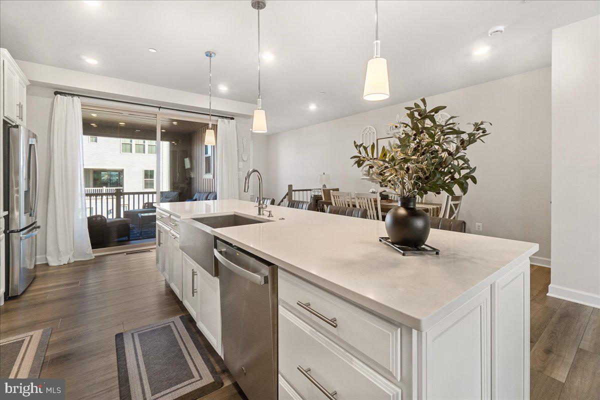 LAKE LINGANORE TOWN CENTER - Residential