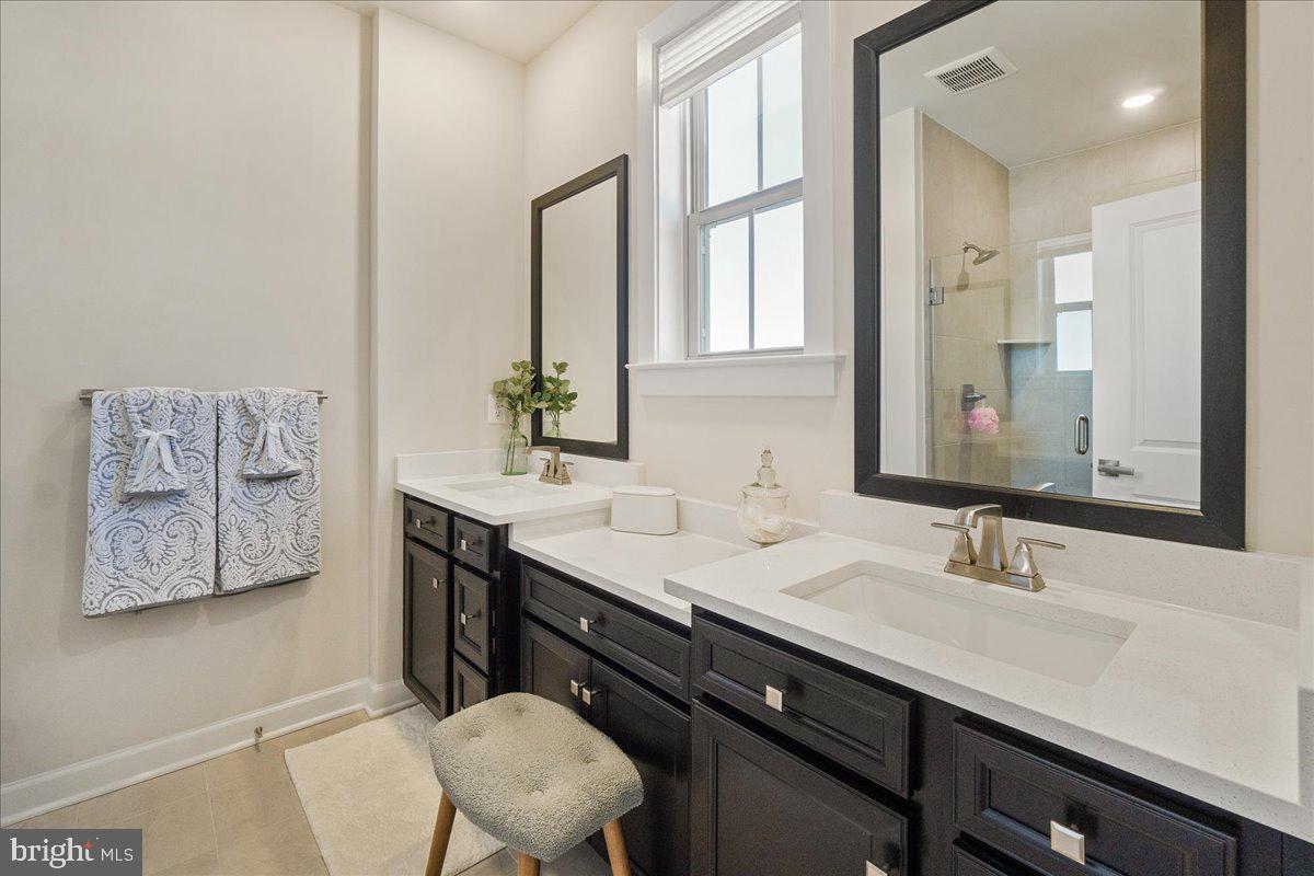 LAKE LINGANORE TOWN CENTER - Residential