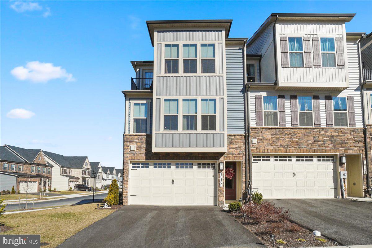 LAKE LINGANORE TOWN CENTER - Residential