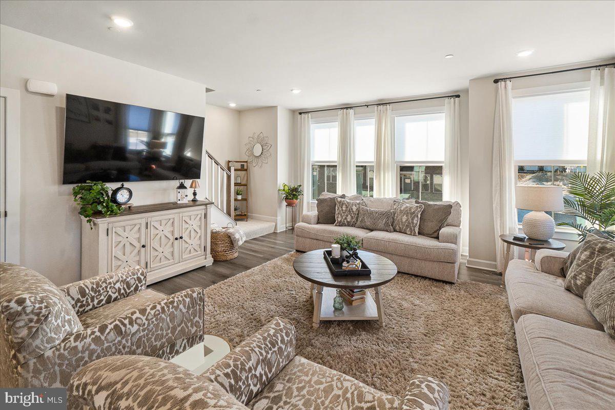 LAKE LINGANORE TOWN CENTER - Residential