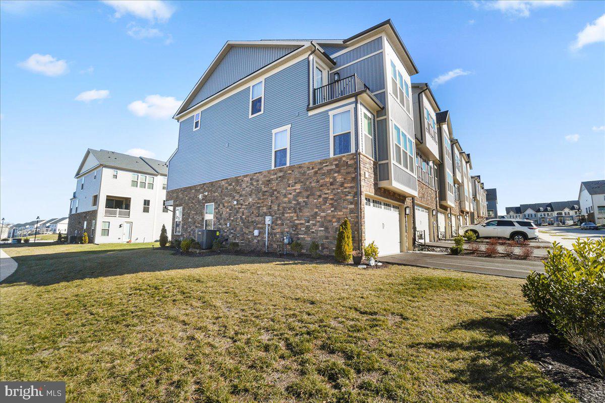 LAKE LINGANORE TOWN CENTER - Residential