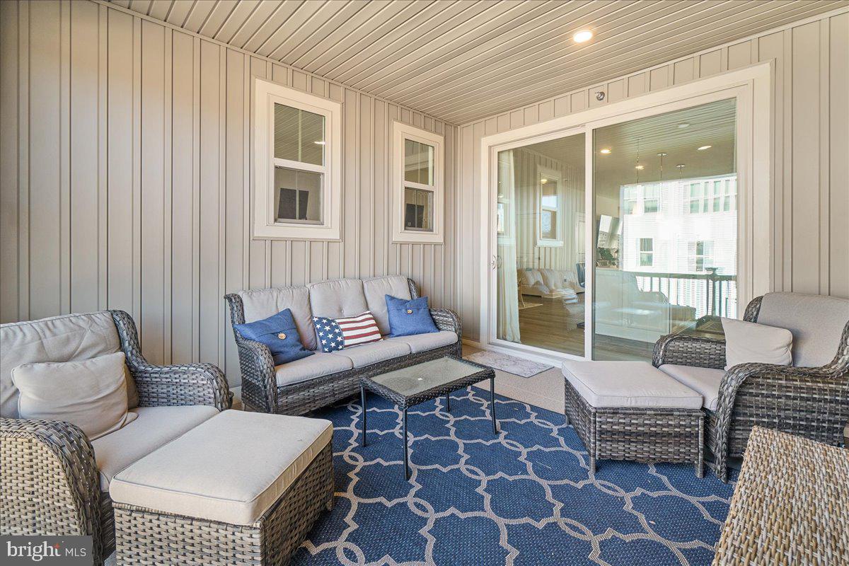 LAKE LINGANORE TOWN CENTER - Residential