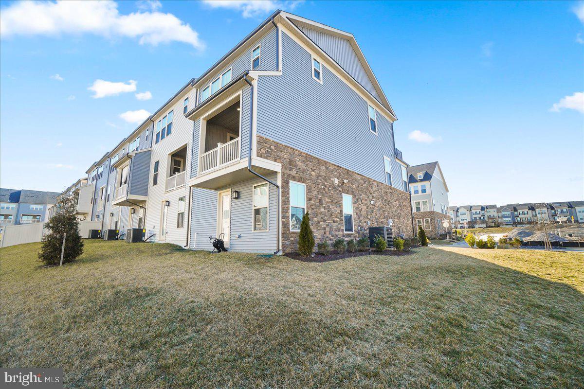 LAKE LINGANORE TOWN CENTER - Residential