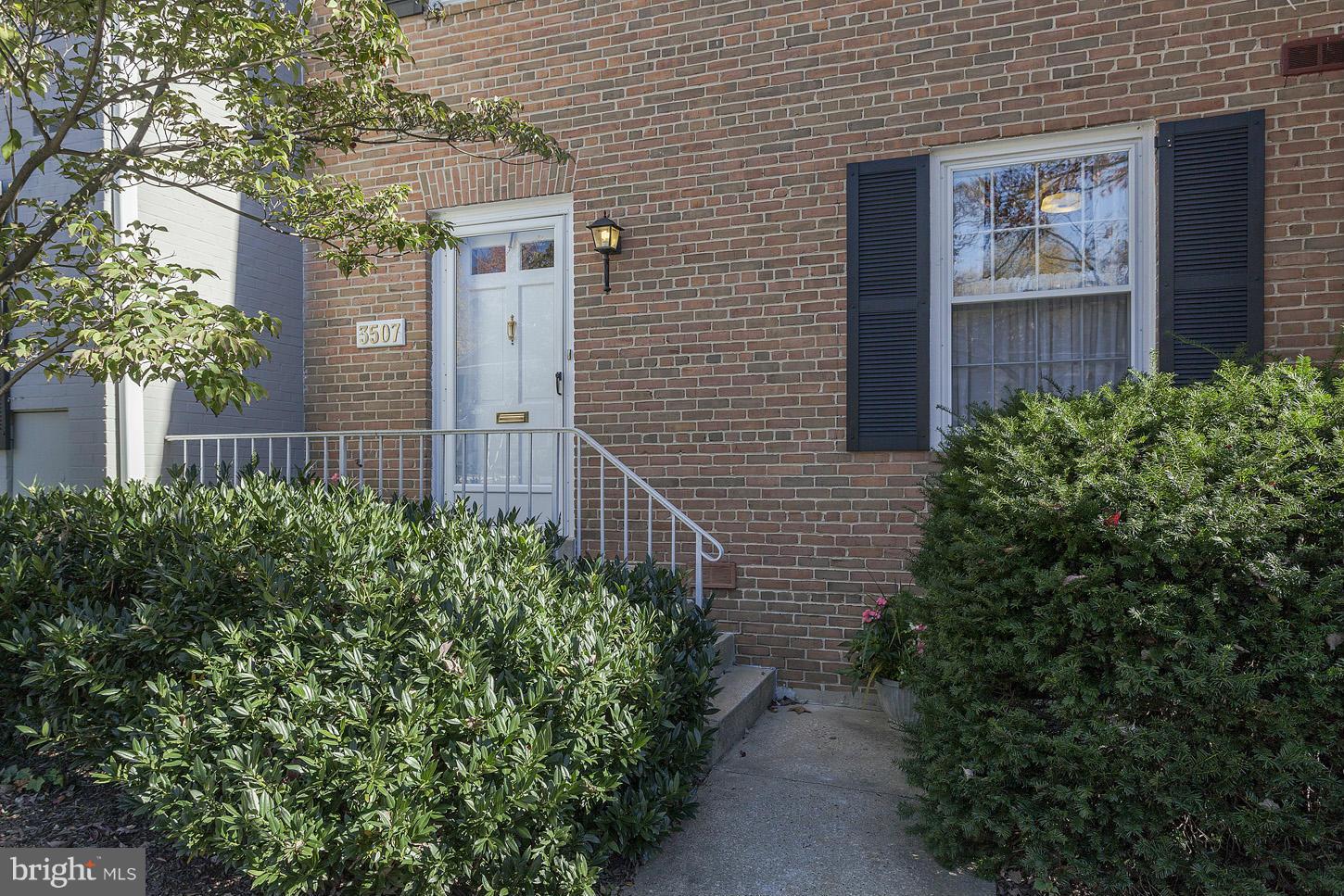 HAMLET PLACE - Residential