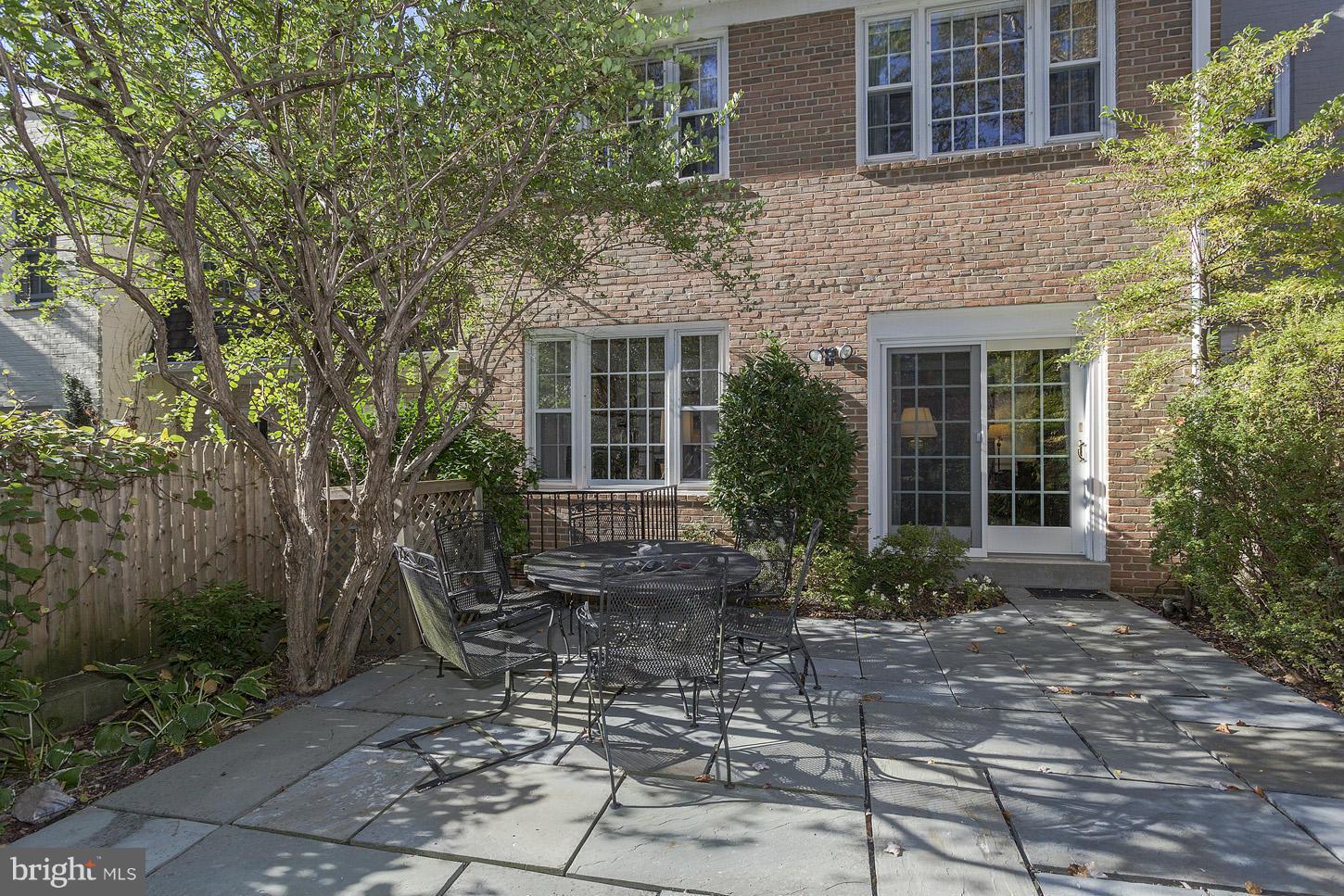 HAMLET PLACE - Residential