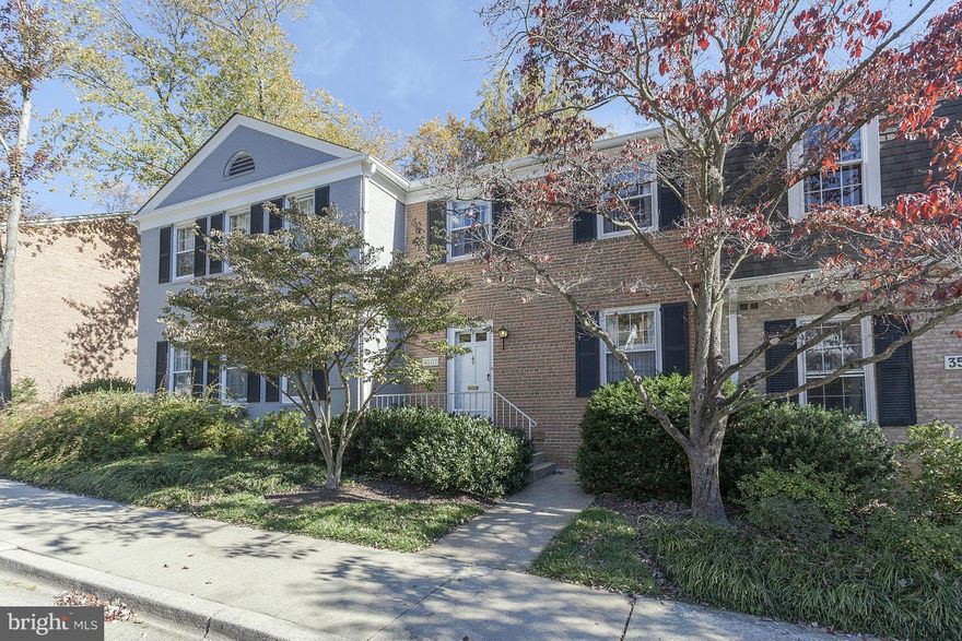 GREAT NEW PRICE! Rarely Available & Incredibly Convenient - Hamlet Place TH! Ideally located within development! 3 finished levels w/hdwd flrs & gracious 2,400+/- SF flr pln. Large LRm w/sliding glass doors to garden & flagstone patio, Elegant DRm, Tablespace Kit, gracious Entry Foyer w/ PRm. 2nd Level w/ Master Ste + 2 BRms + BA. LL Rec Rm, tons of storage in walk-in closets. 2 parking spc.