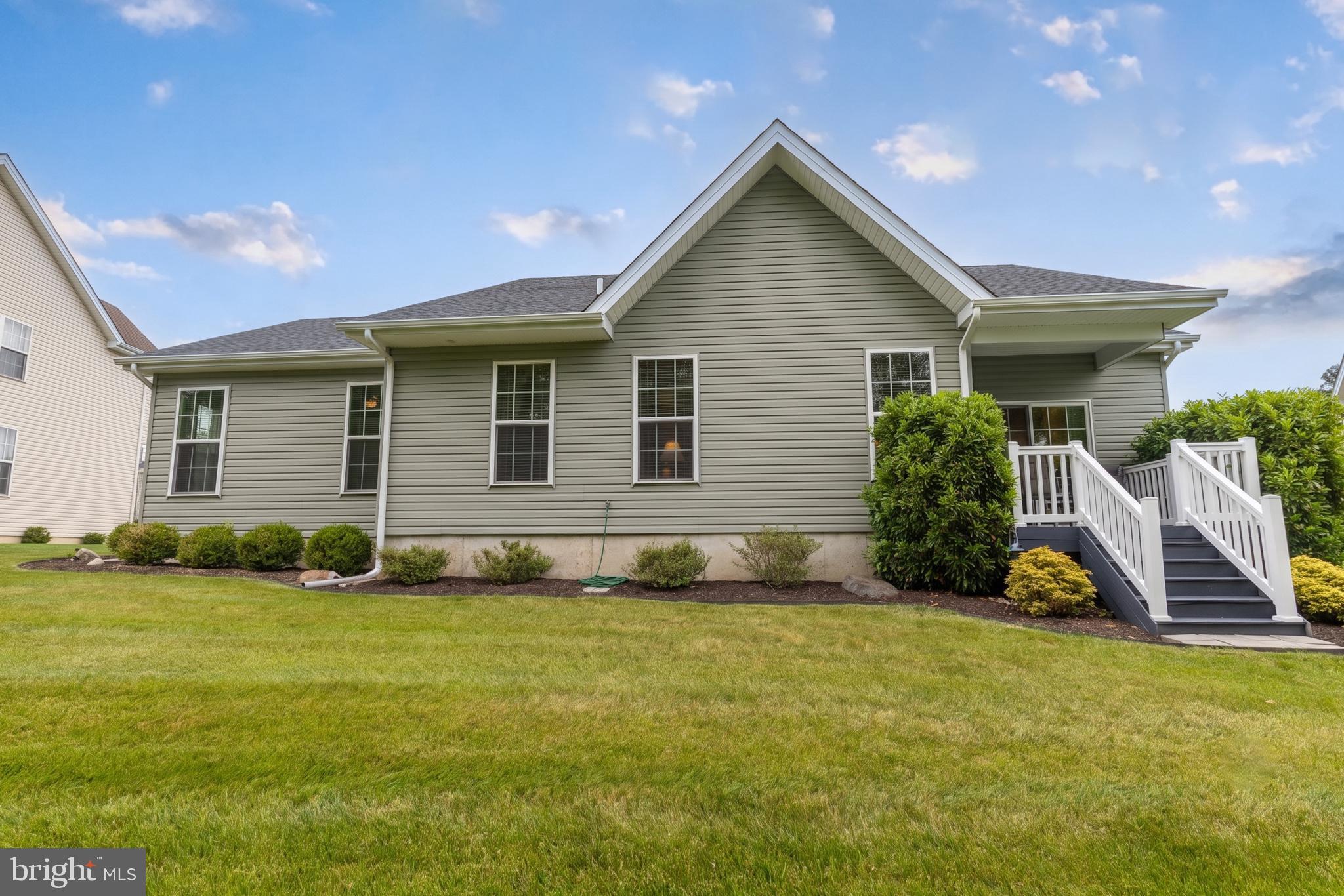 1166 CREEKSIDE LANE