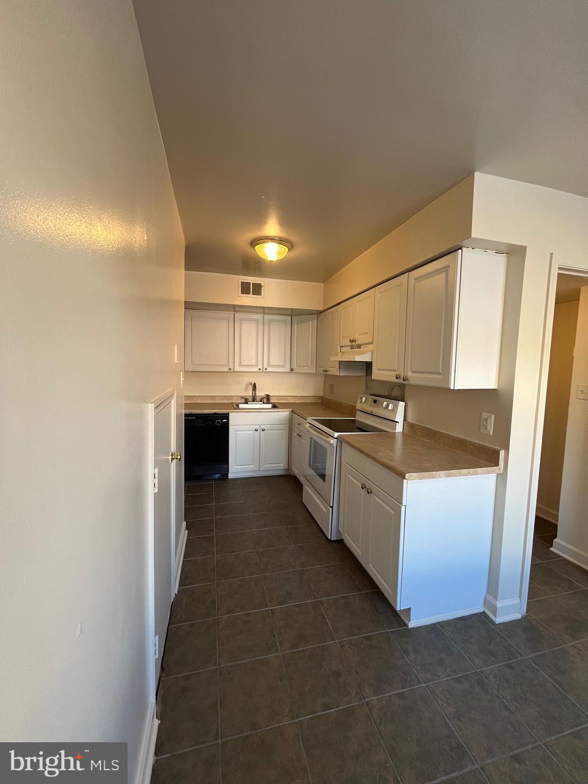 TERRACE TOWNHOUSES OF ANNANDALE - Residential Lease