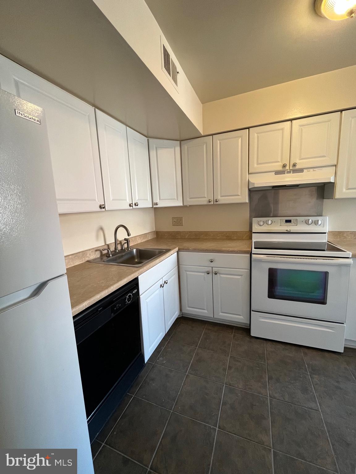 TERRACE TOWNHOUSES OF ANNANDALE - Residential Lease