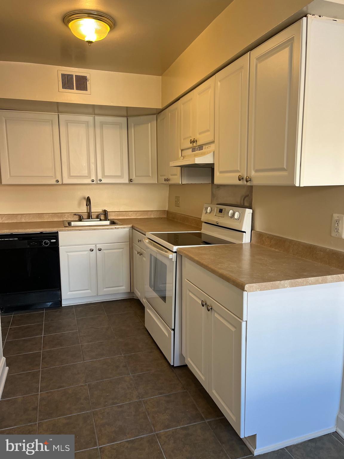 TERRACE TOWNHOUSES OF ANNANDALE - Residential Lease
