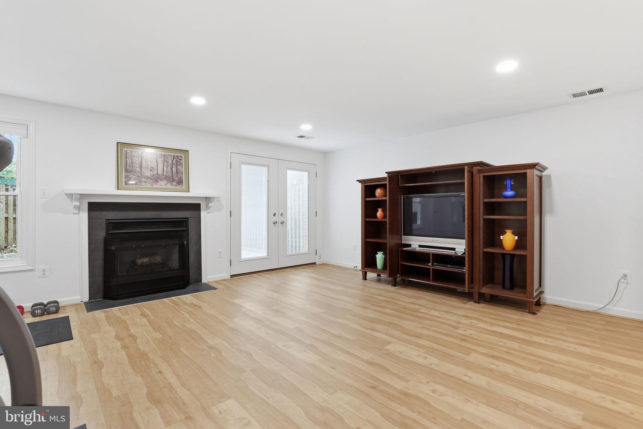 MAYFAIR OF MCLEAN - Residential