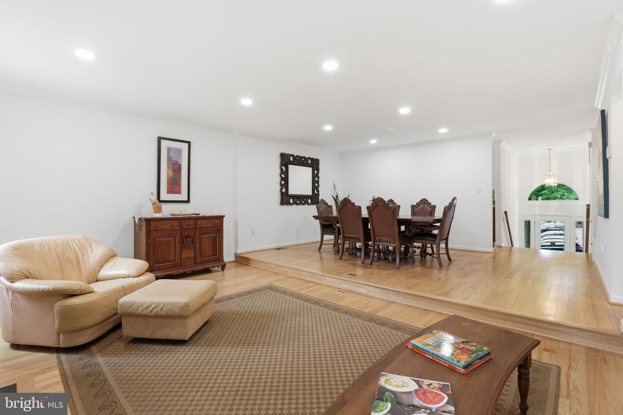 MAYFAIR OF MCLEAN - Residential