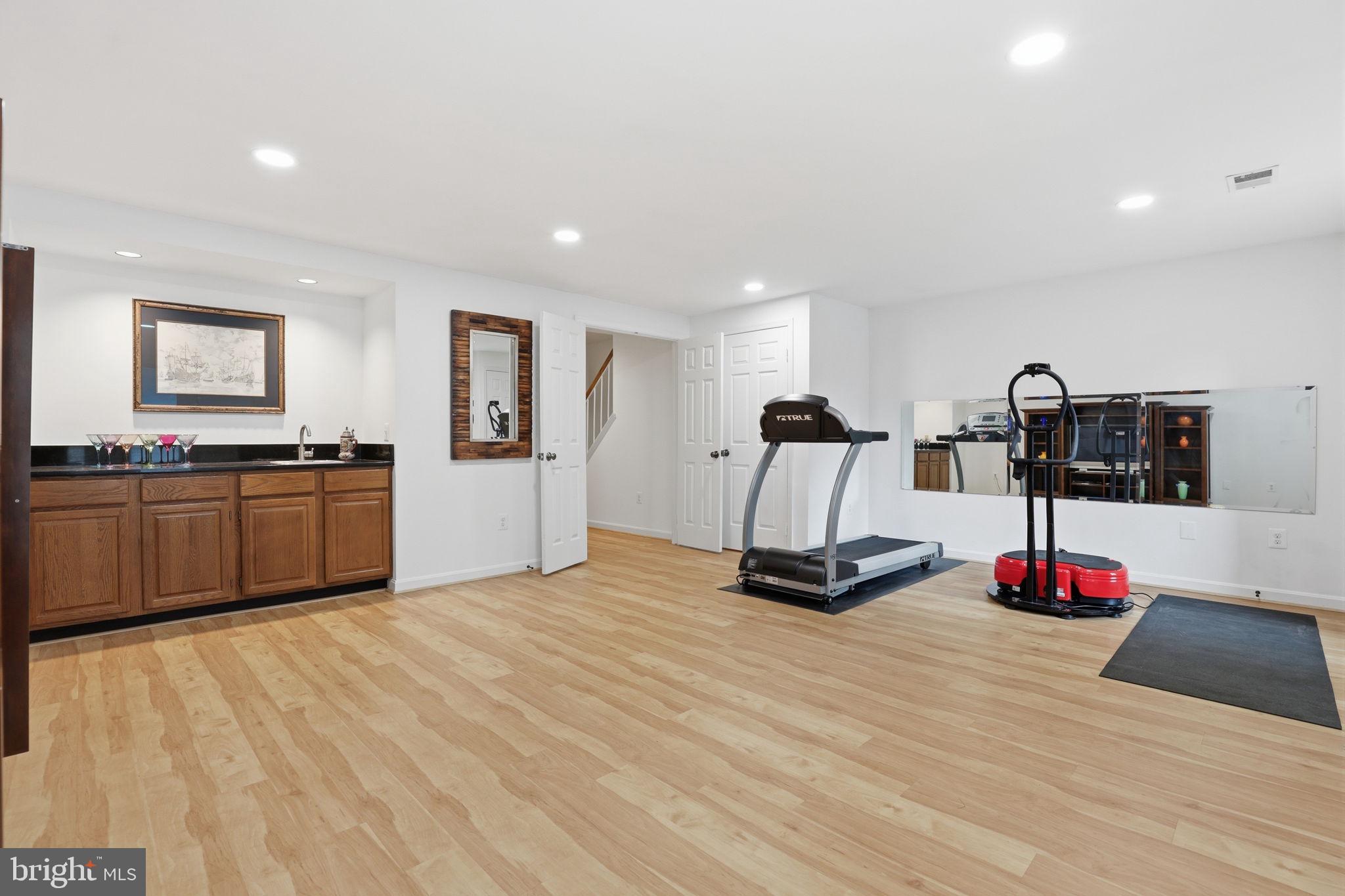 MAYFAIR OF MCLEAN - Residential