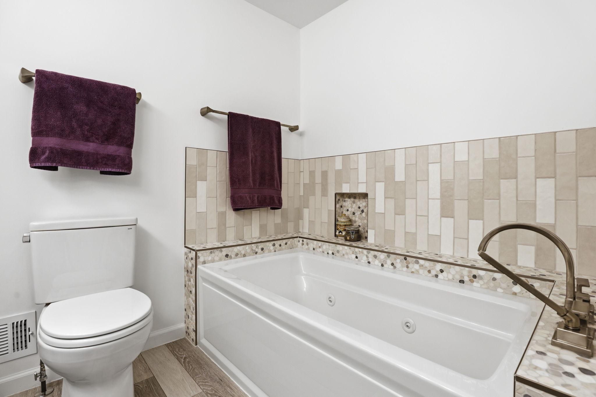 MAYFAIR OF MCLEAN - Residential