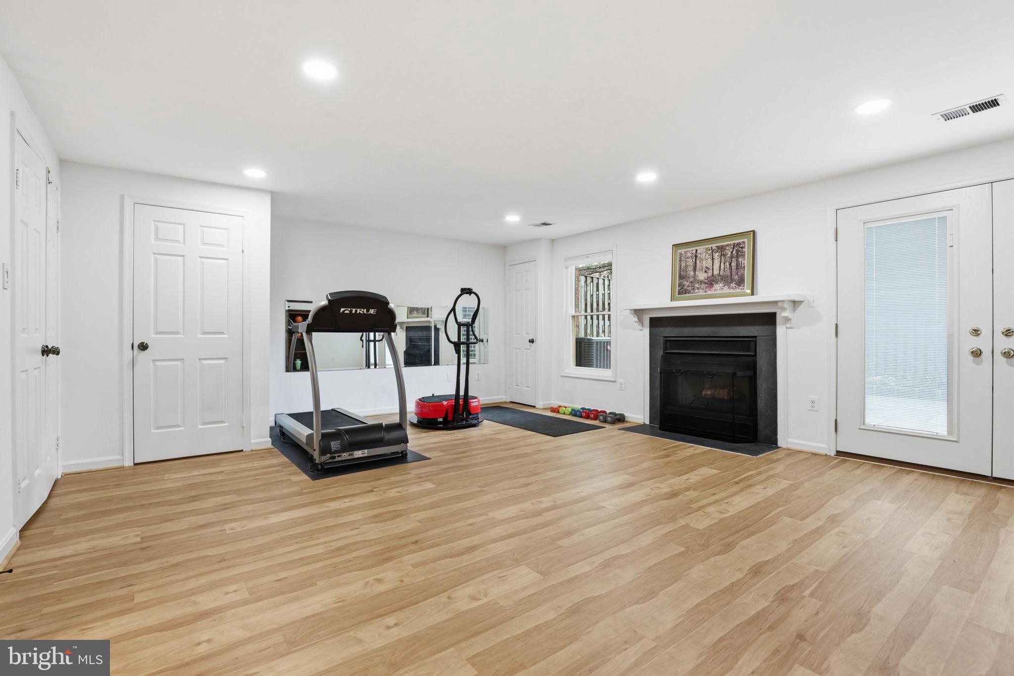 MAYFAIR OF MCLEAN - Residential