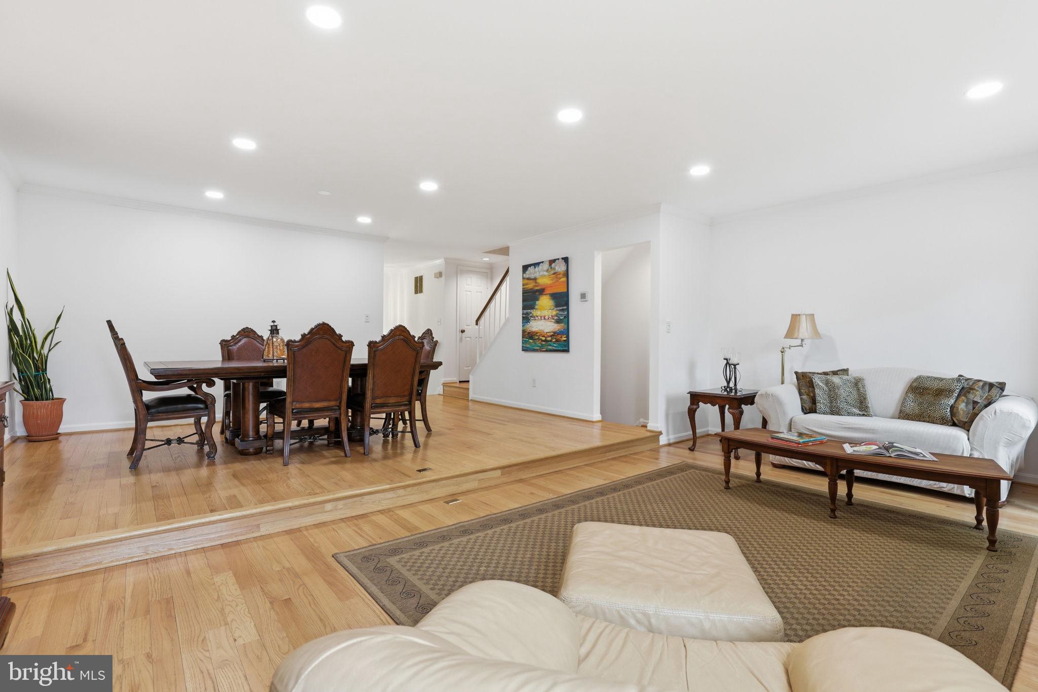 MAYFAIR OF MCLEAN - Residential